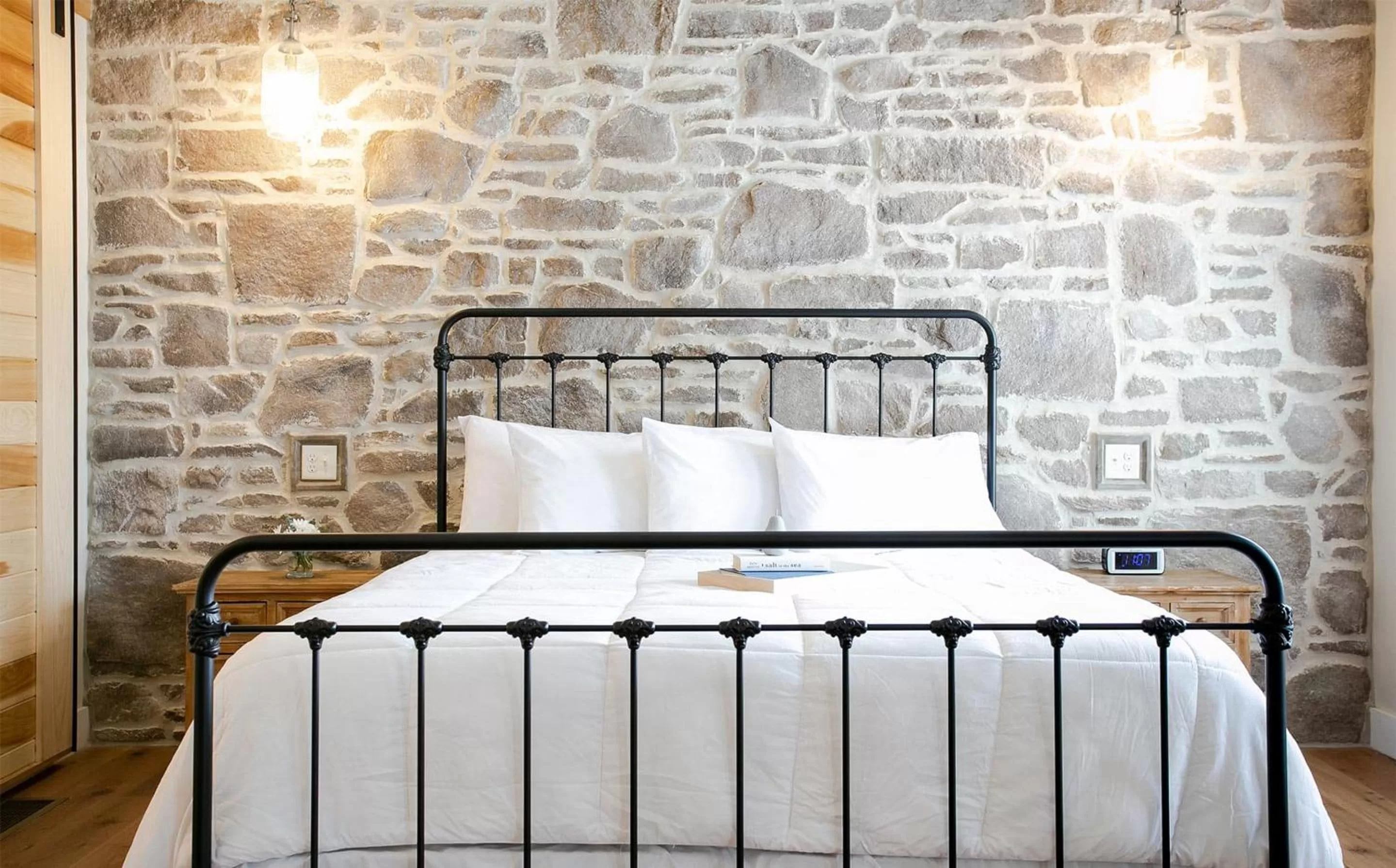 Bed in Farmhouse Suites by Amish Country Lodging