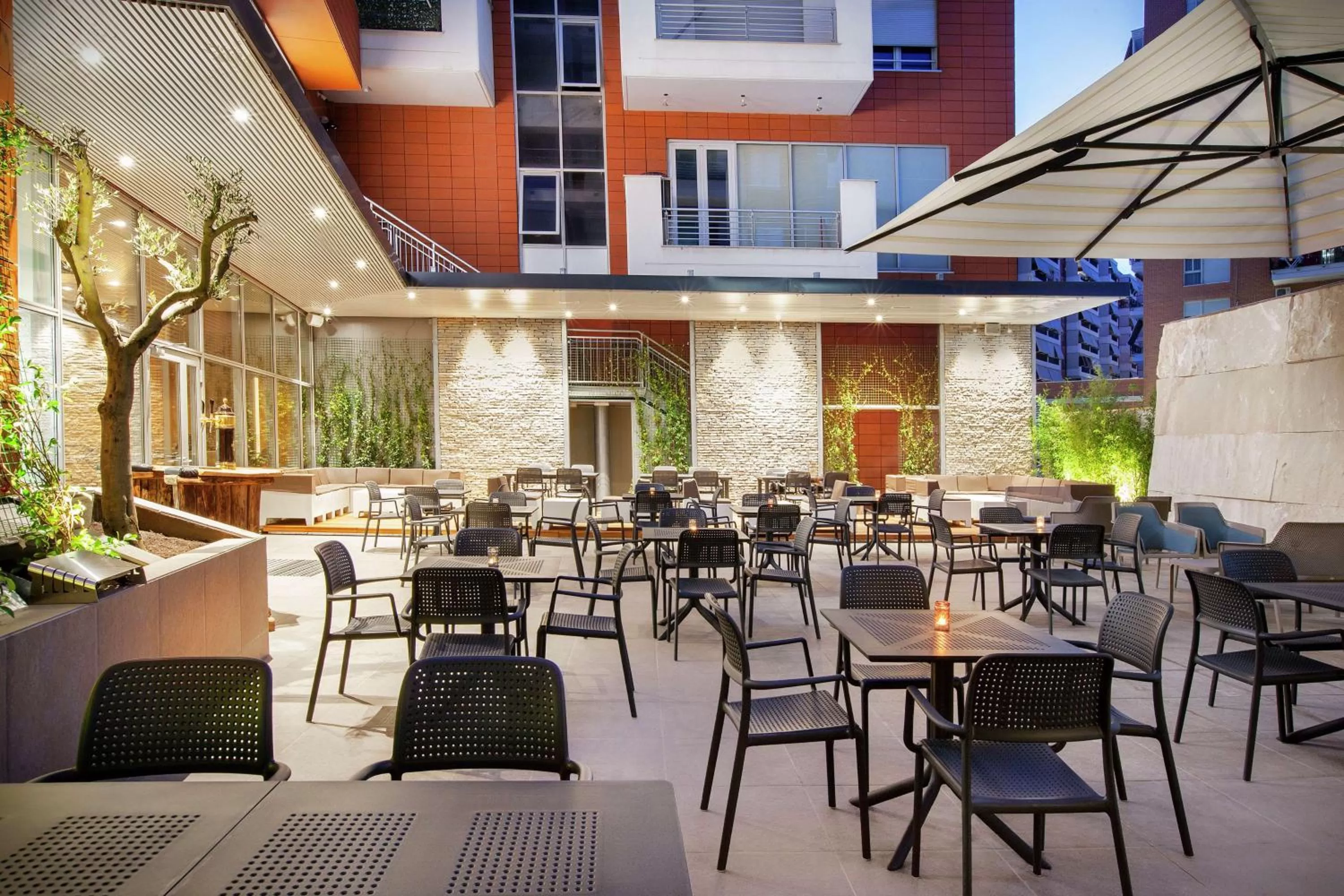 Restaurant/places to eat in Hilton Garden Inn Tirana