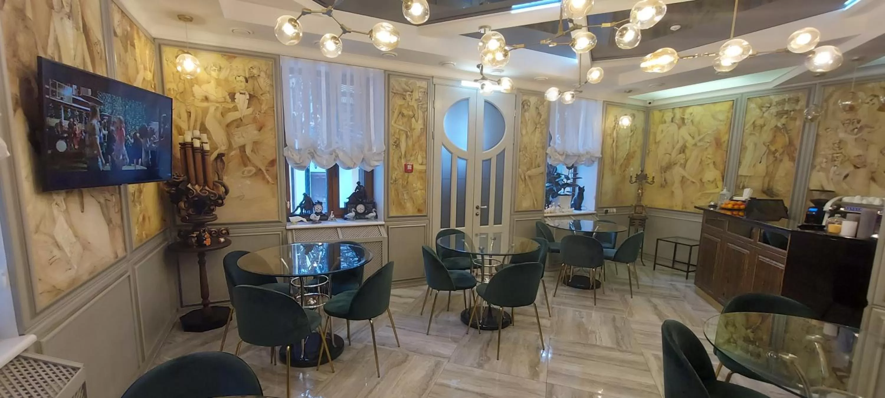 Property building, Lounge/Bar in Hotel "Mandarin Clubhouse"