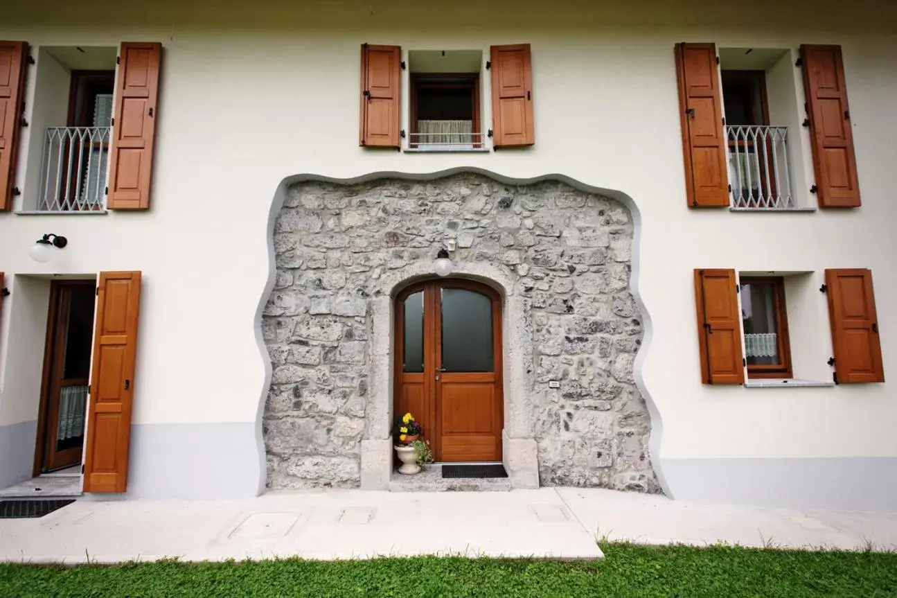 Five-Bedroom Holiday Home in Albergo Diffuso Tolmezzo Five-Bedroom Holiday Home in Albergo Diffuso Tolmezzo