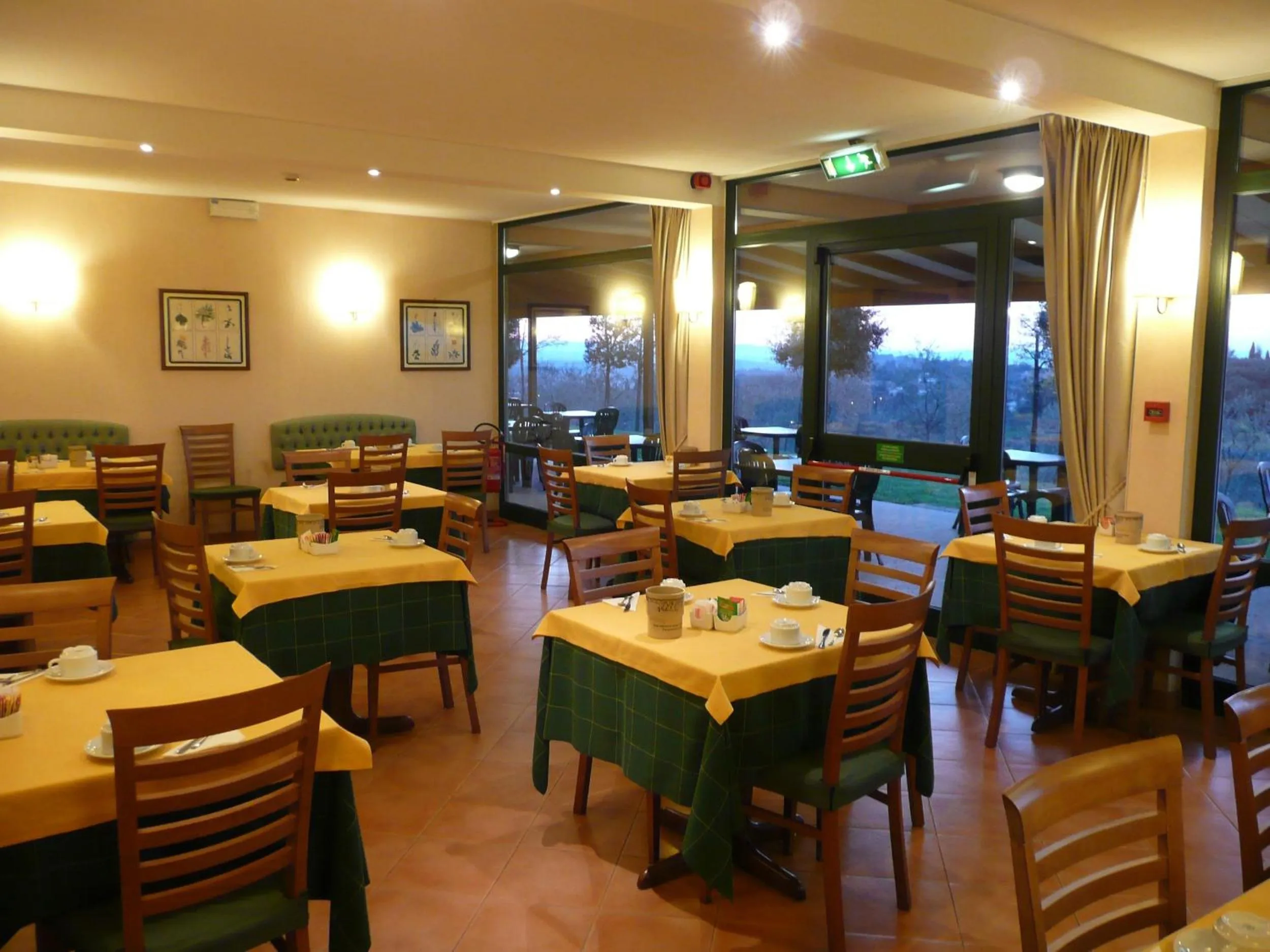 Restaurant/places to eat in Sangallo Park Hotel