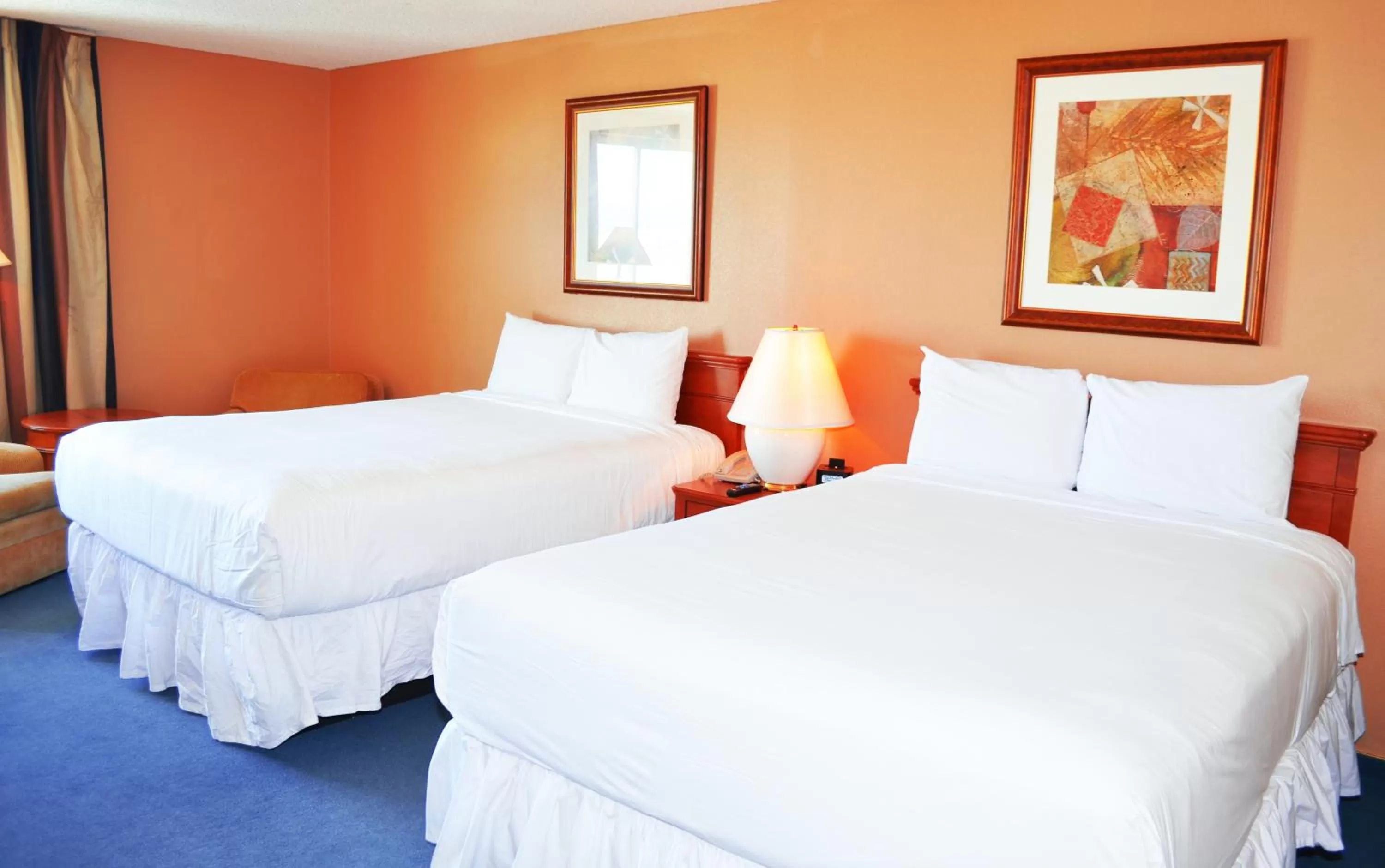 Bedroom, Bed in Laughlin River Lodge