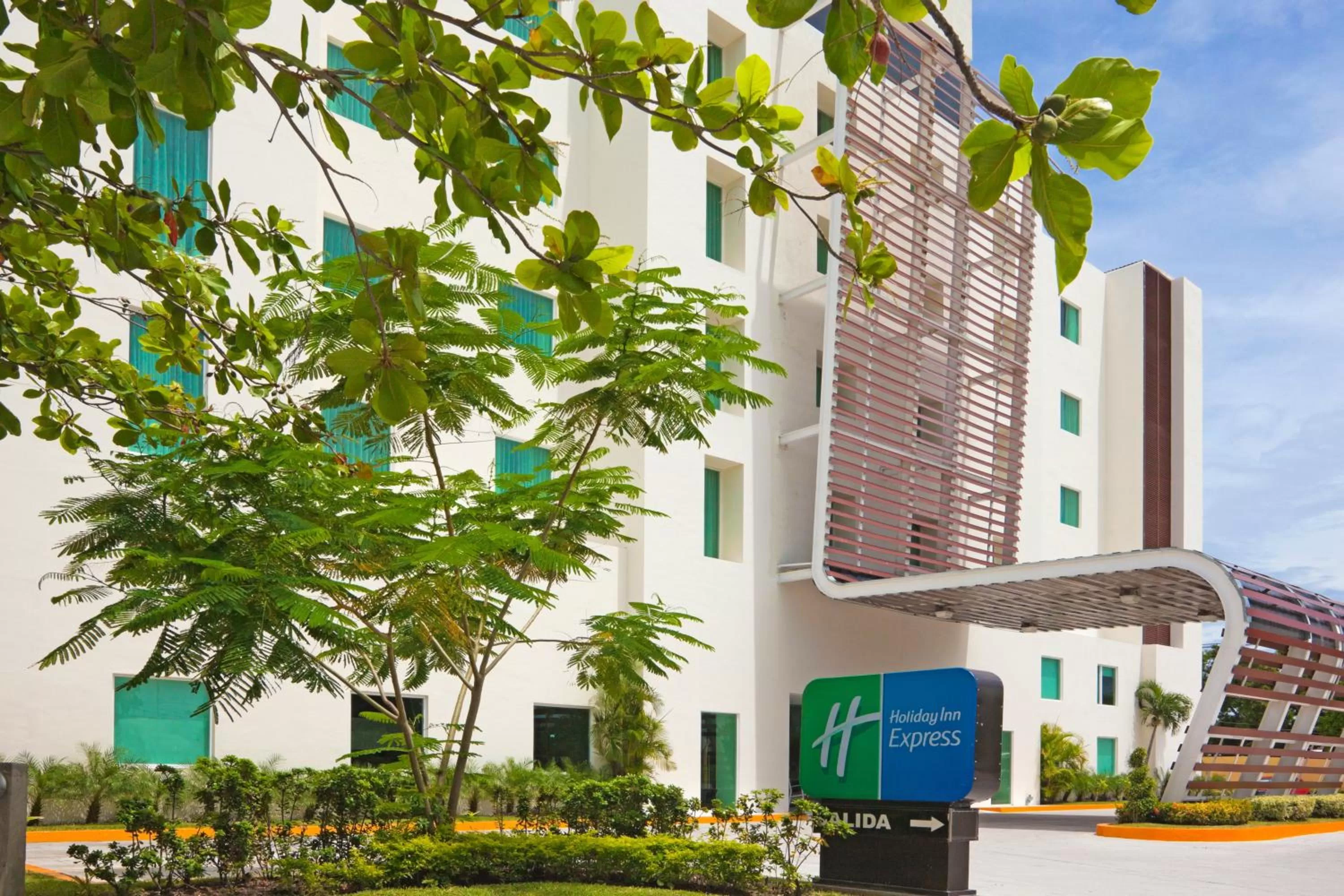Property building in Holiday Inn Express Ciudad Del Carmen by IHG