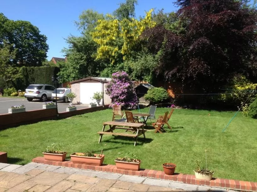 Garden in Woodlands Hotel