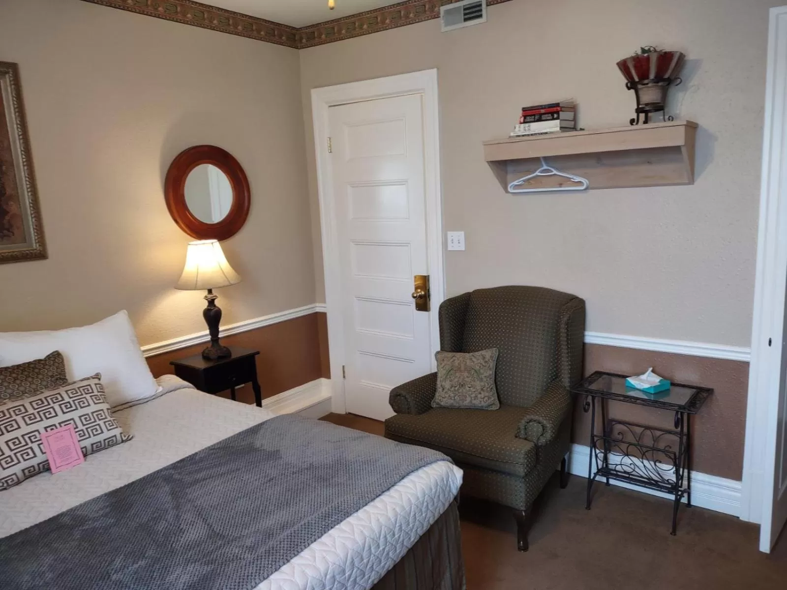 Seating area, Bed in The King George Inn