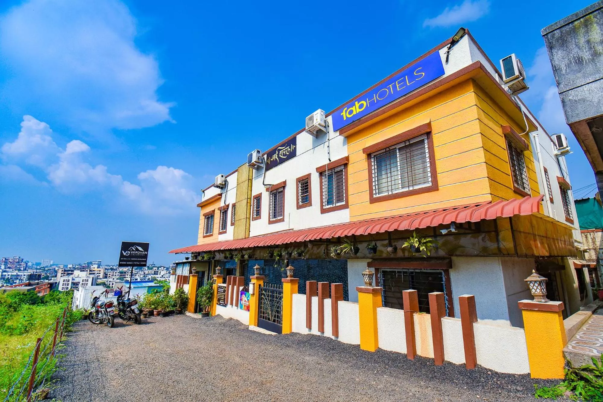 Property Building in FabExpress Vardhan Executive