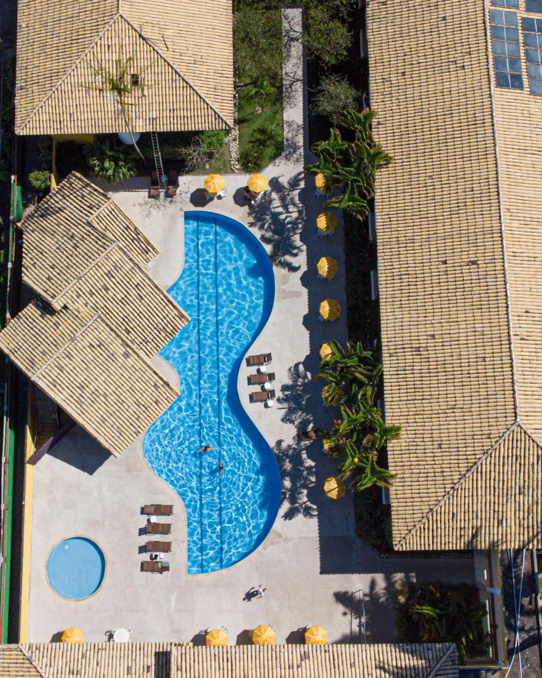 Swimming pool in Sunshine Praia Hotel