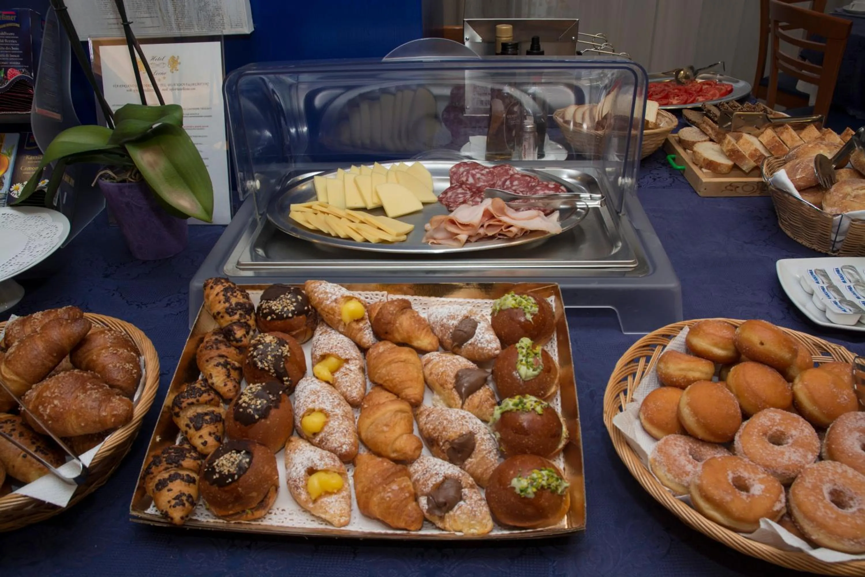 Buffet breakfast in Hotel Leone