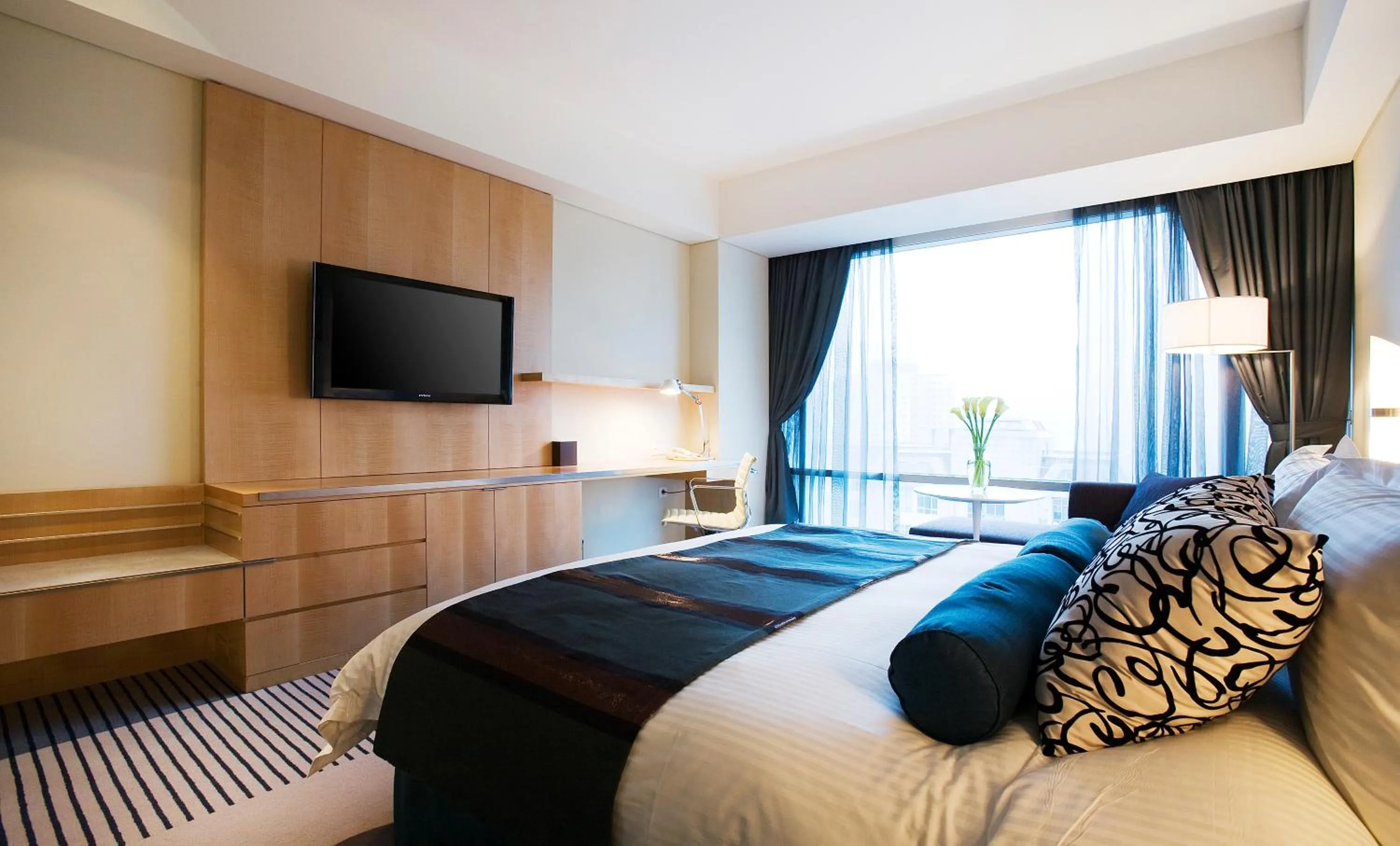 Bed in Ramada Plaza by Wyndham Suwon