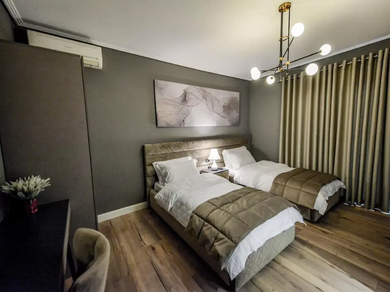 Twin Room with Balcony in Hotel Vila Tirana Twin Room with Balcony in Hotel Vila Tirana