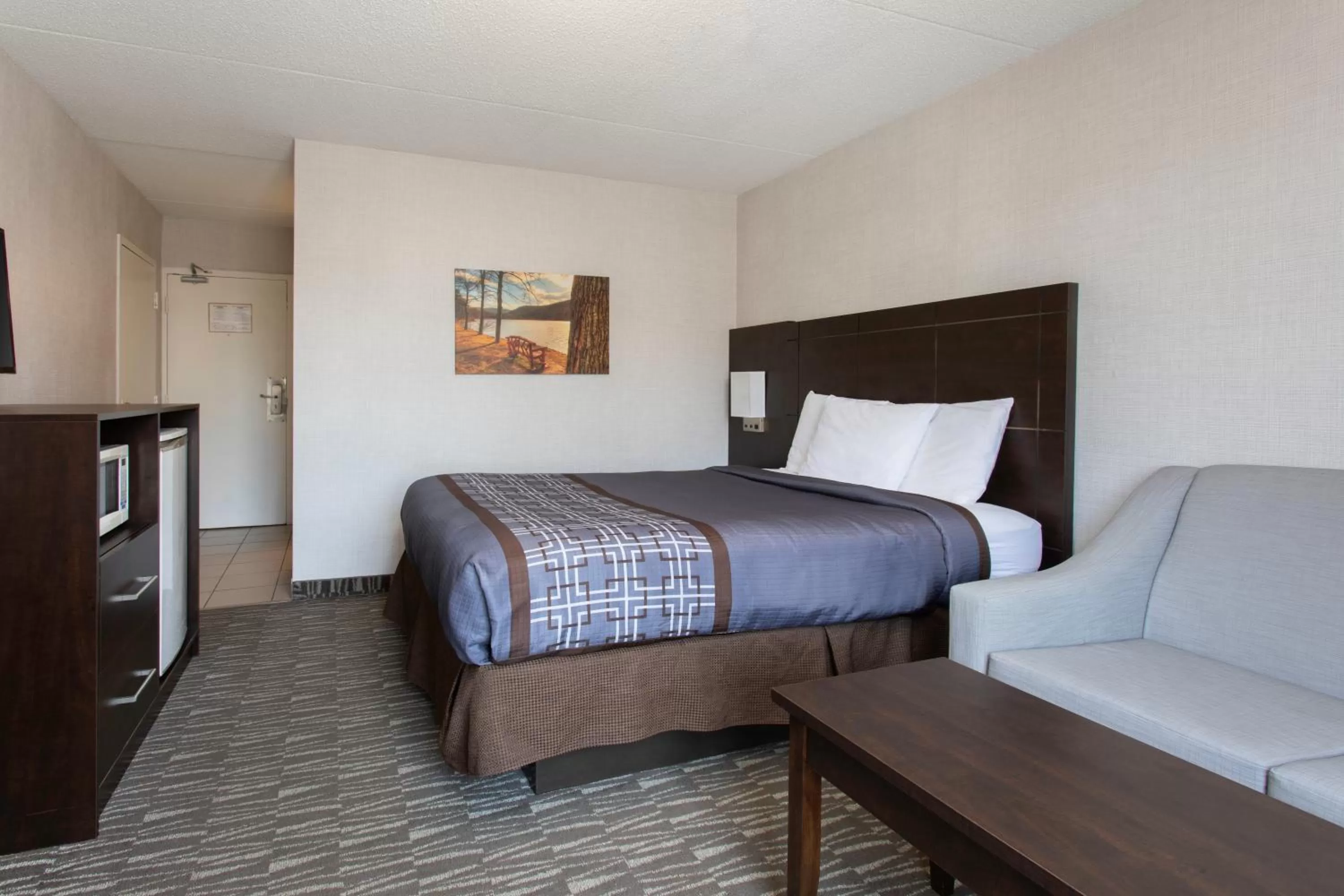 Seating area, Bed in Super 5 Inn