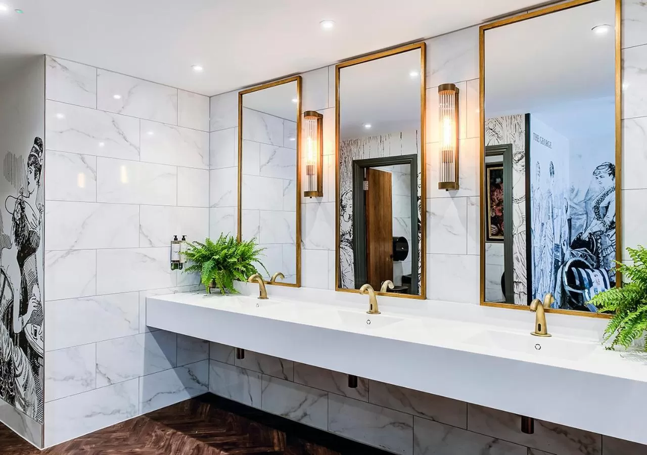 Public Bath in The George Hotel Colchester