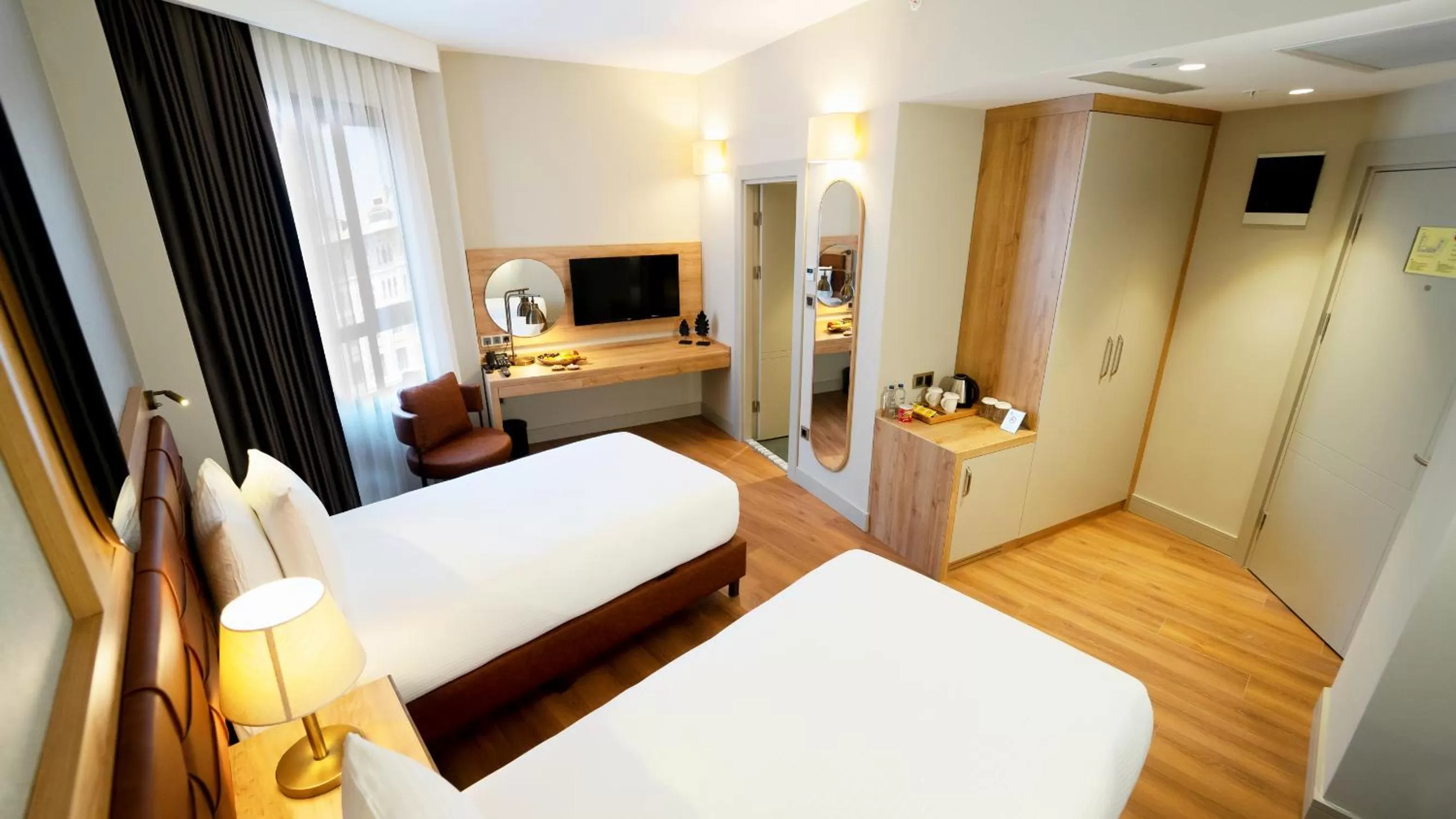 Photo of the whole room, Bed in Grand Sirkeci Hotel