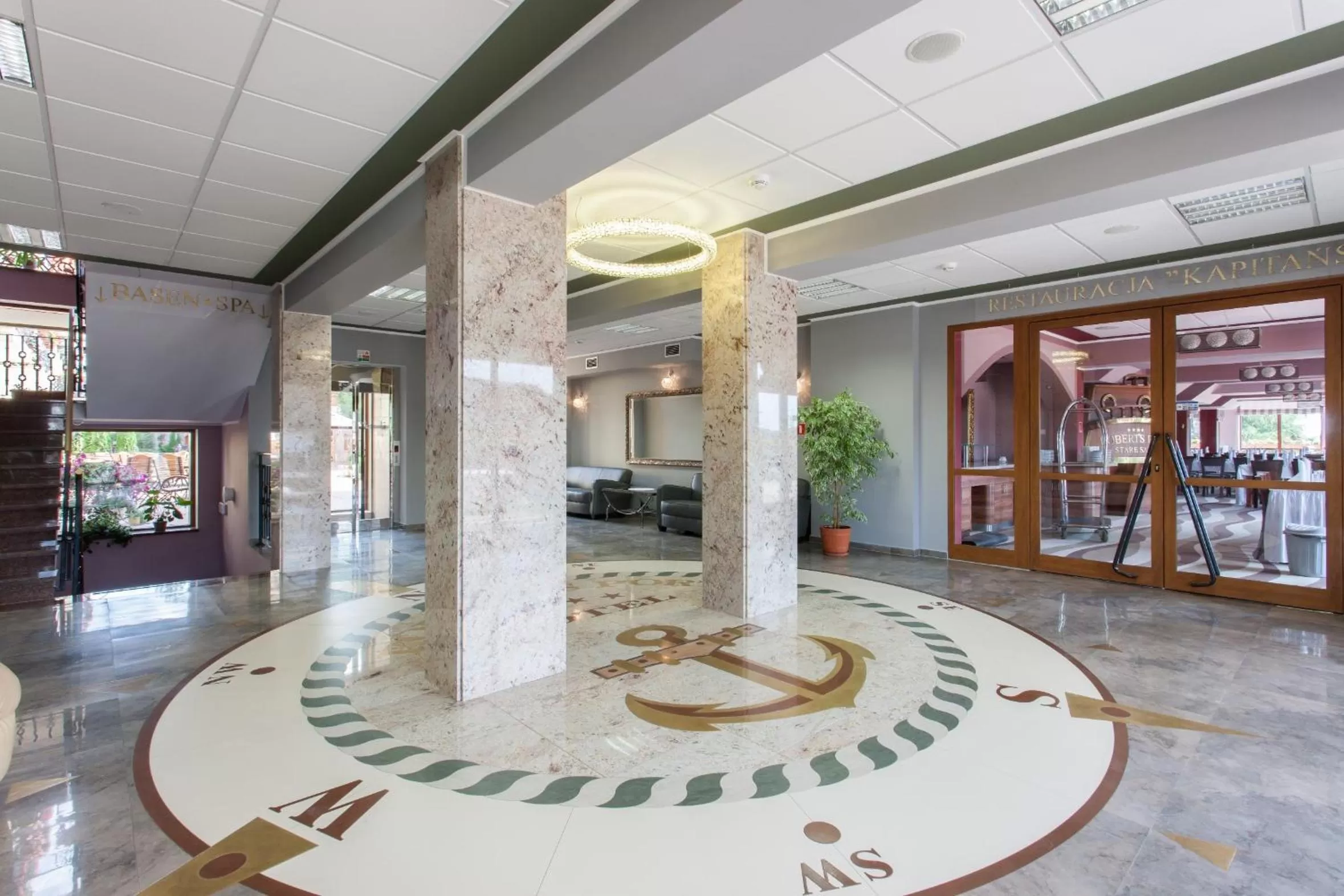 Lobby or reception in Hotel Robert's Port