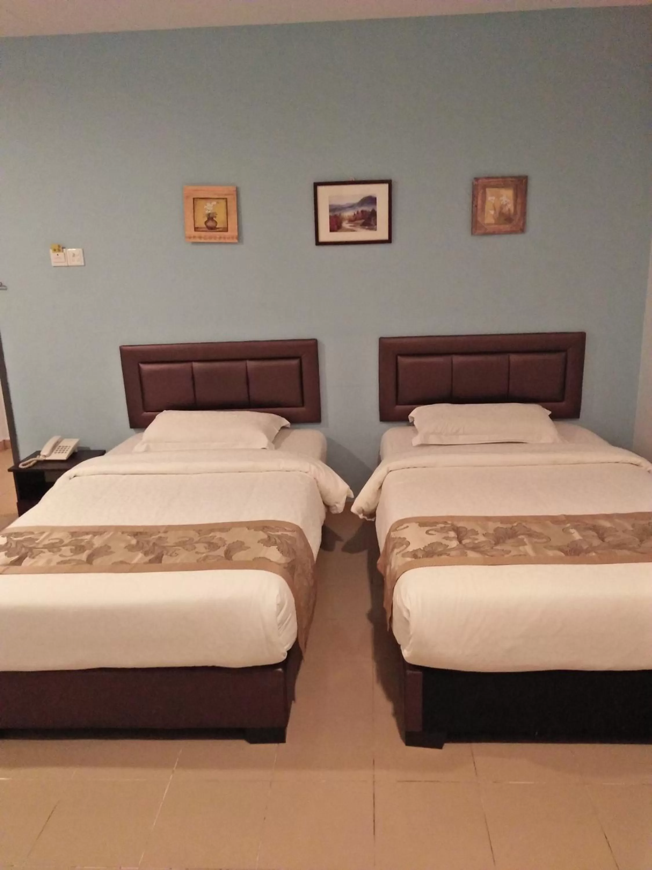 Bed in TIONG HUA HOTEL