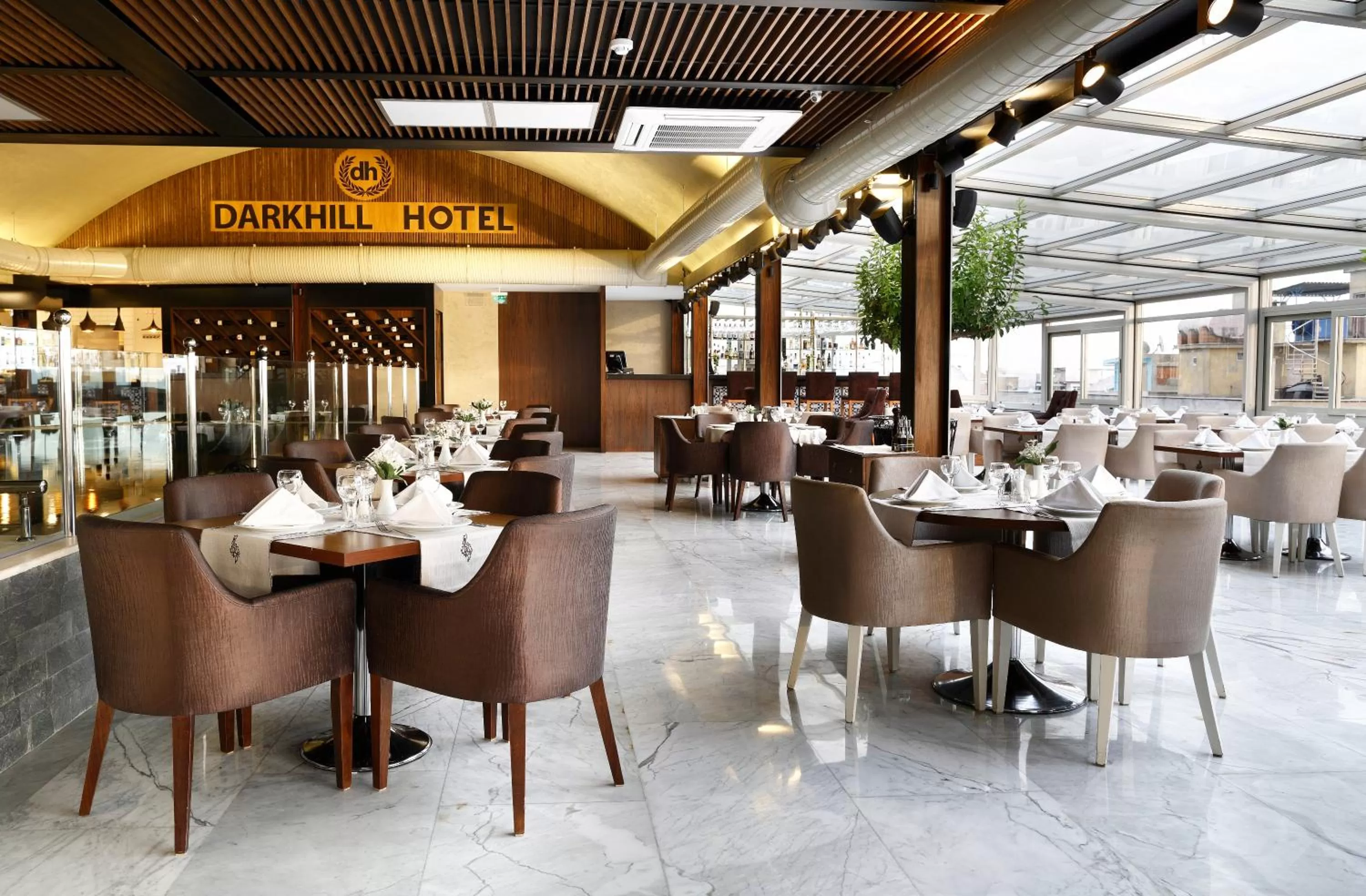 Restaurant/places to eat in Darkhill Hotel