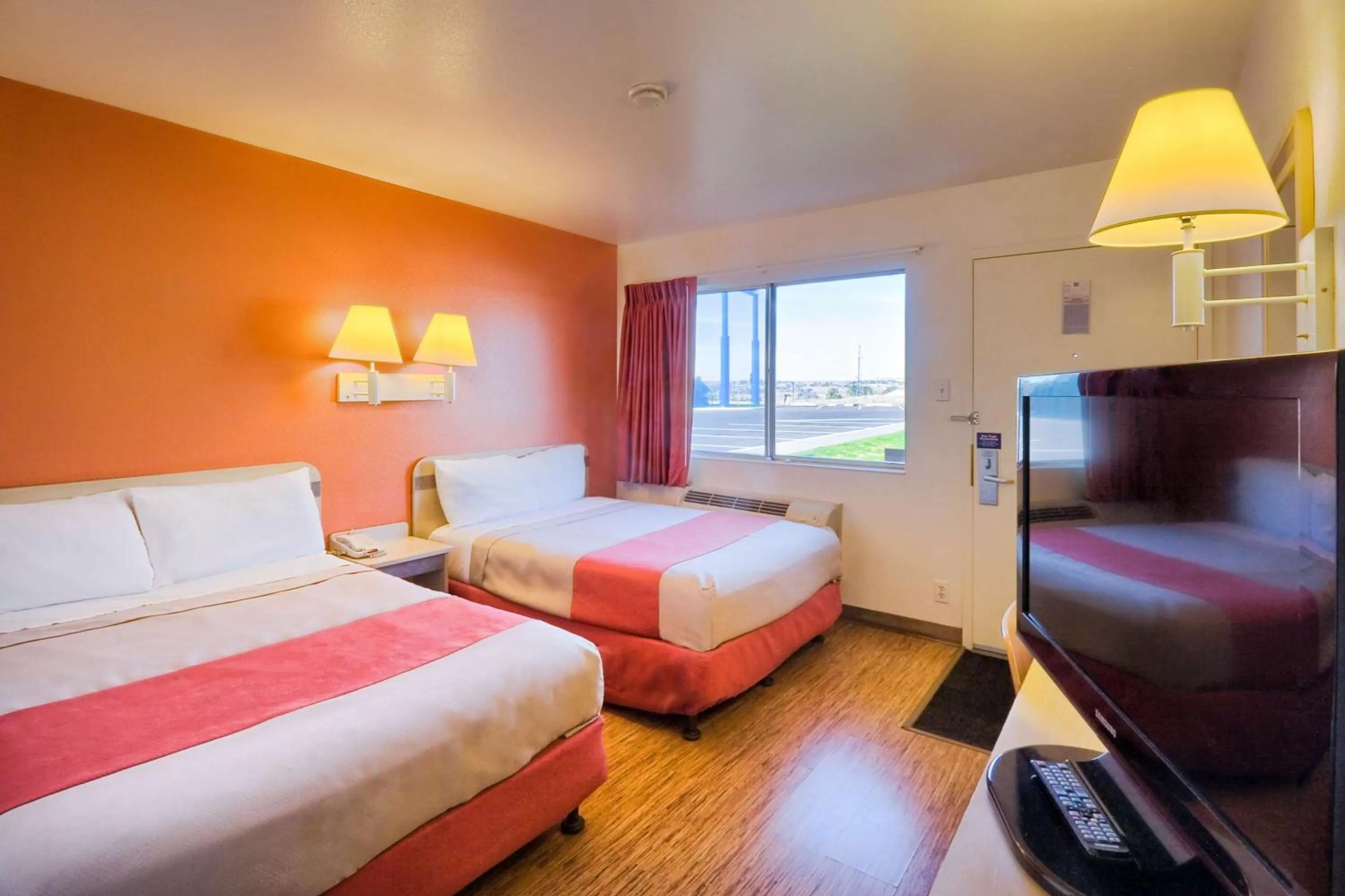 TV and multimedia, Bed in Motel 6-Pendleton, OR