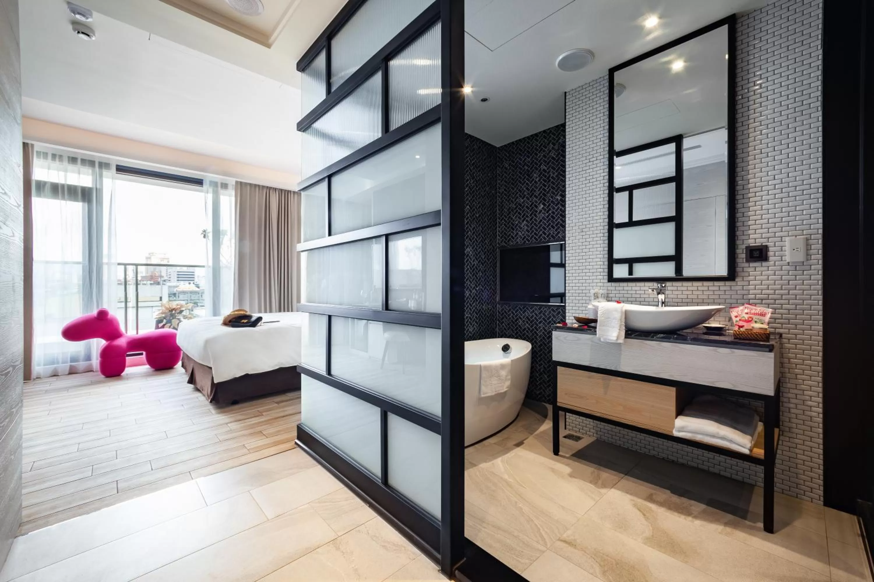 Bathroom, Bed in Norway Forest Motel - Wen Chuang Branch