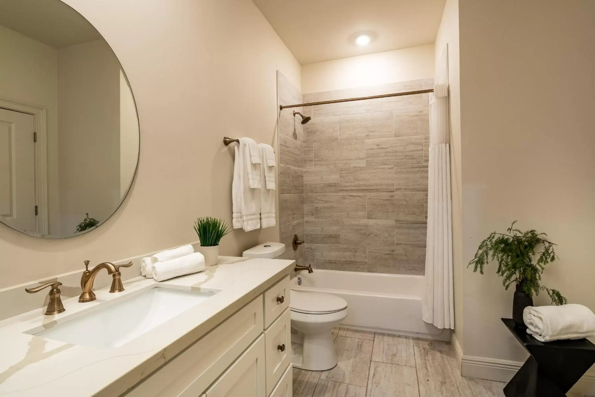 Two-Bedroom Apartment in The Alexandre Two-Bedroom Apartment in The Alexandre