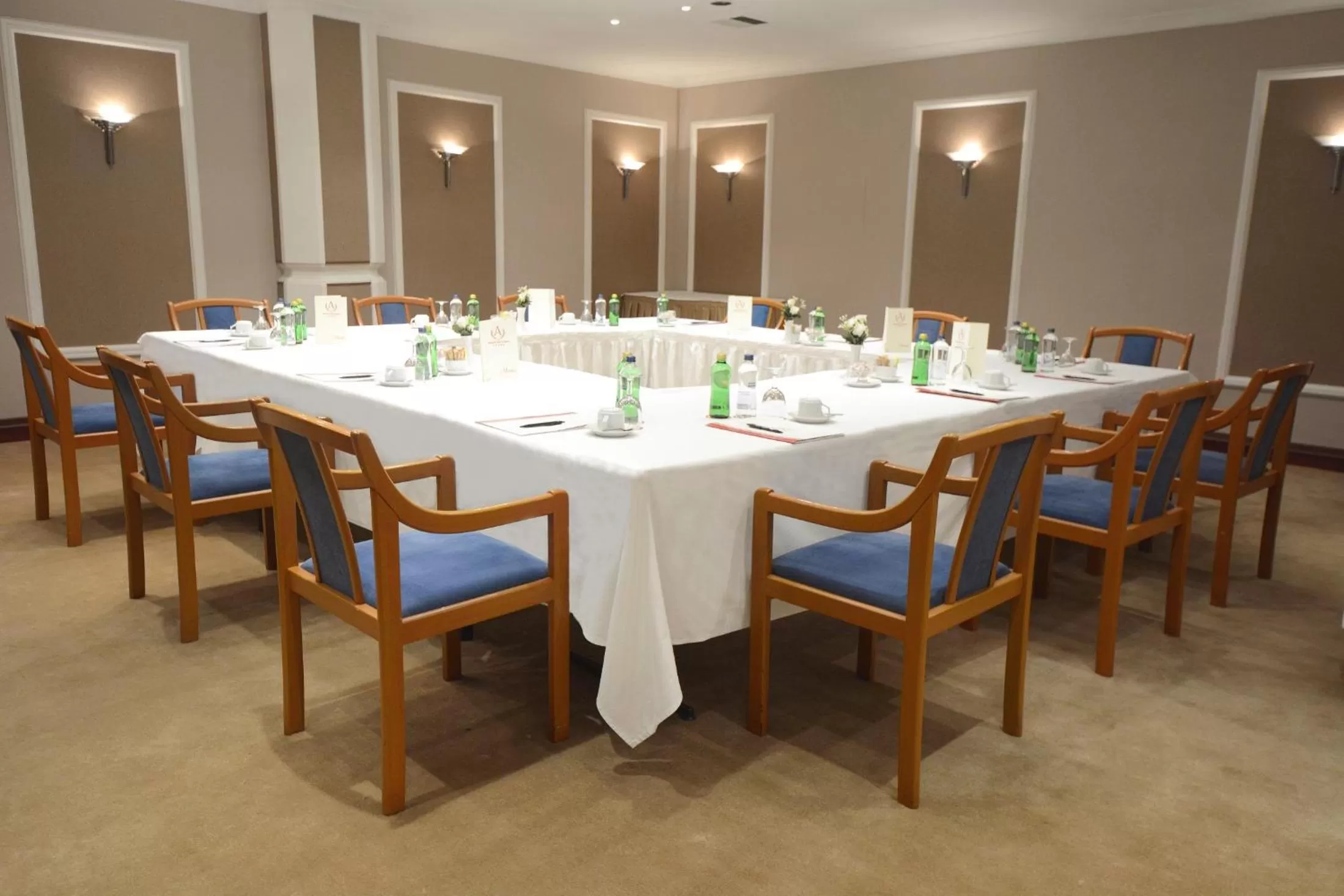 Communal lounge/ TV room in Akgun Istanbul Hotel