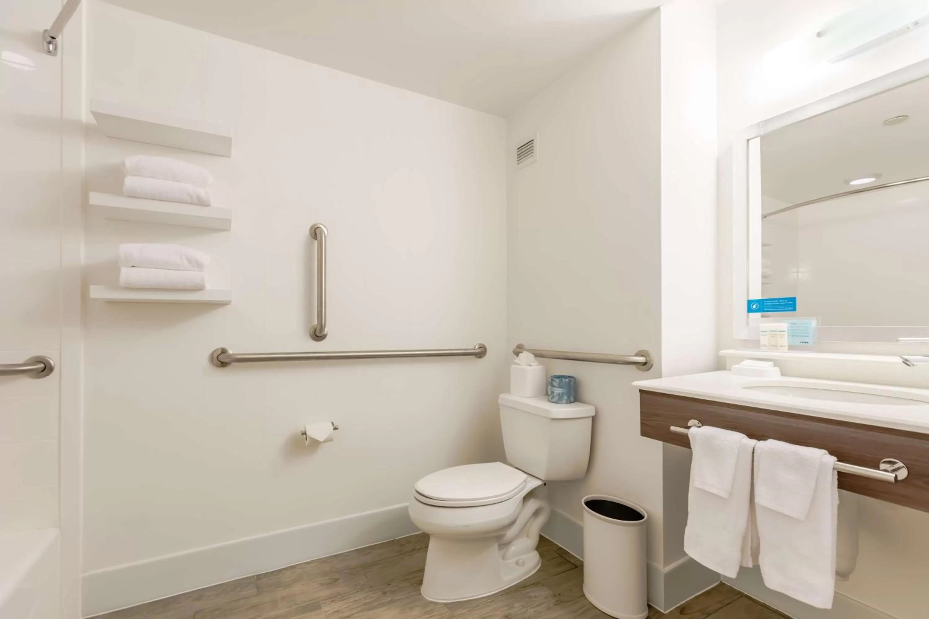 Bathroom in Hampton Inn St Charles St Peters