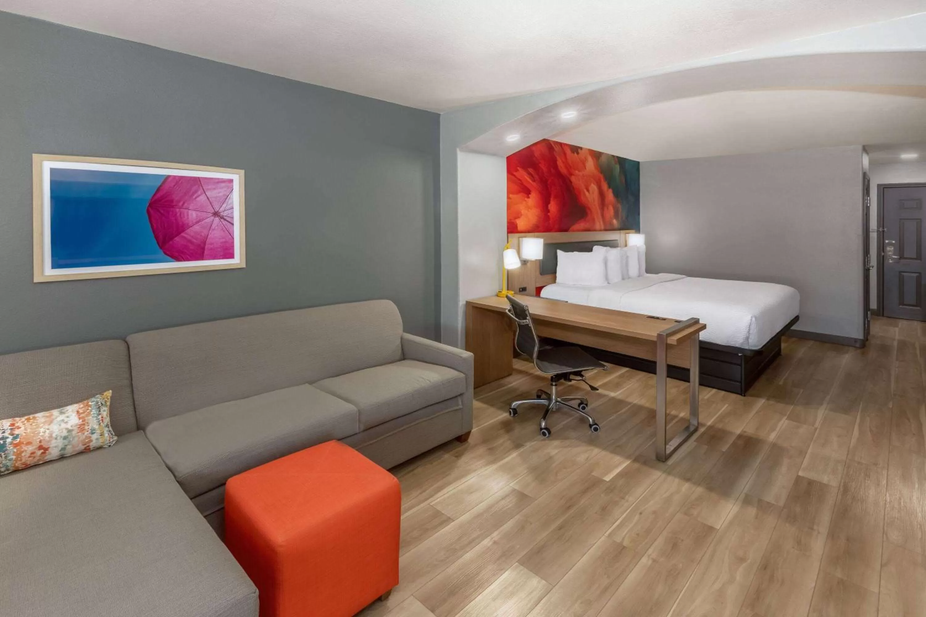 Photo of the whole room, Bed in La Quinta by Wyndham New Braunfels