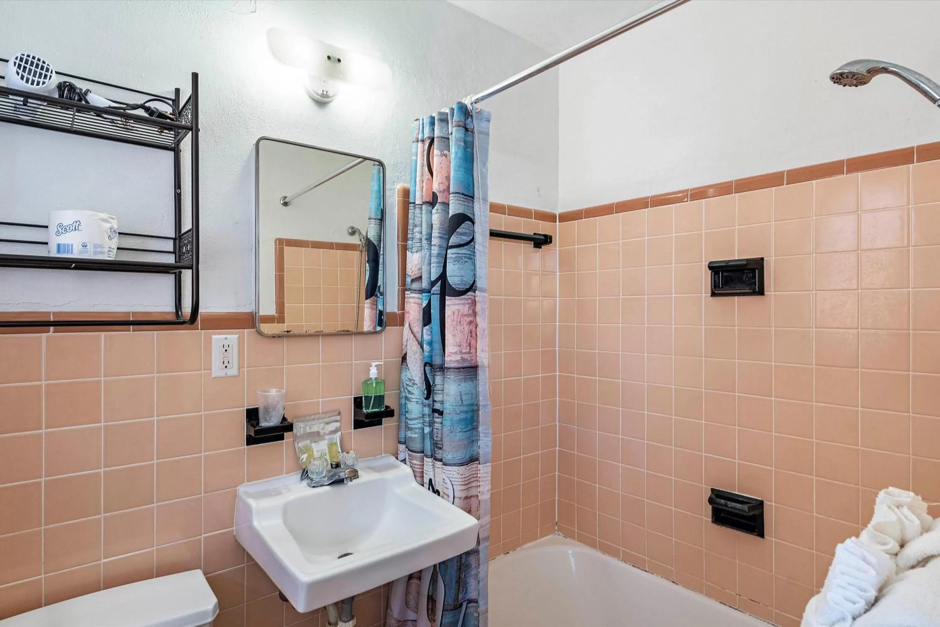 Shower in Malibu Resort Motel