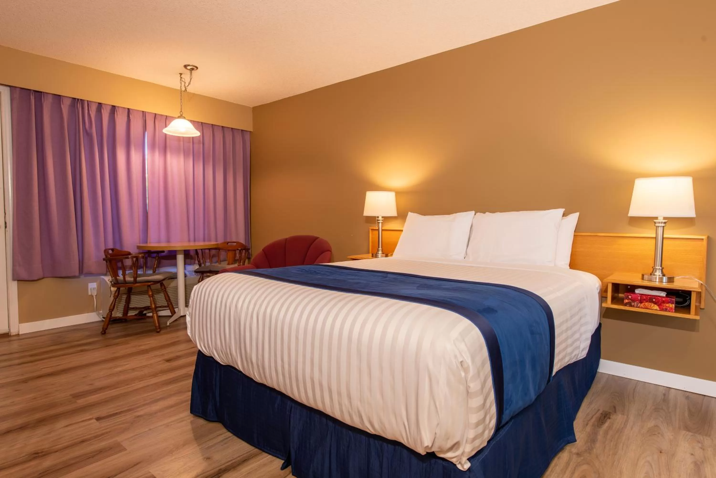 Bed in Ocean Crest Motel