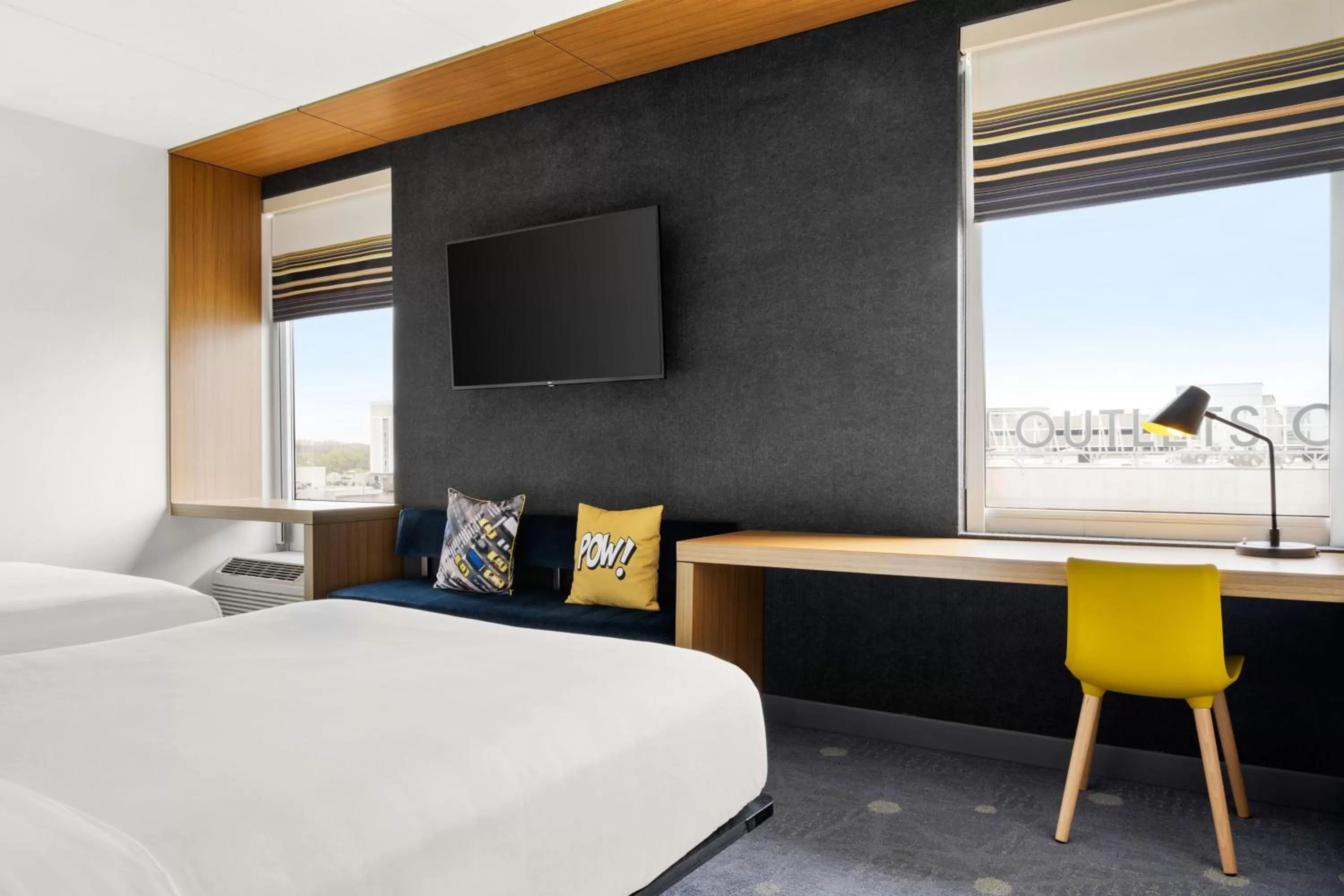 Photo of the whole room, Bed in Aloft Chicago O'Hare