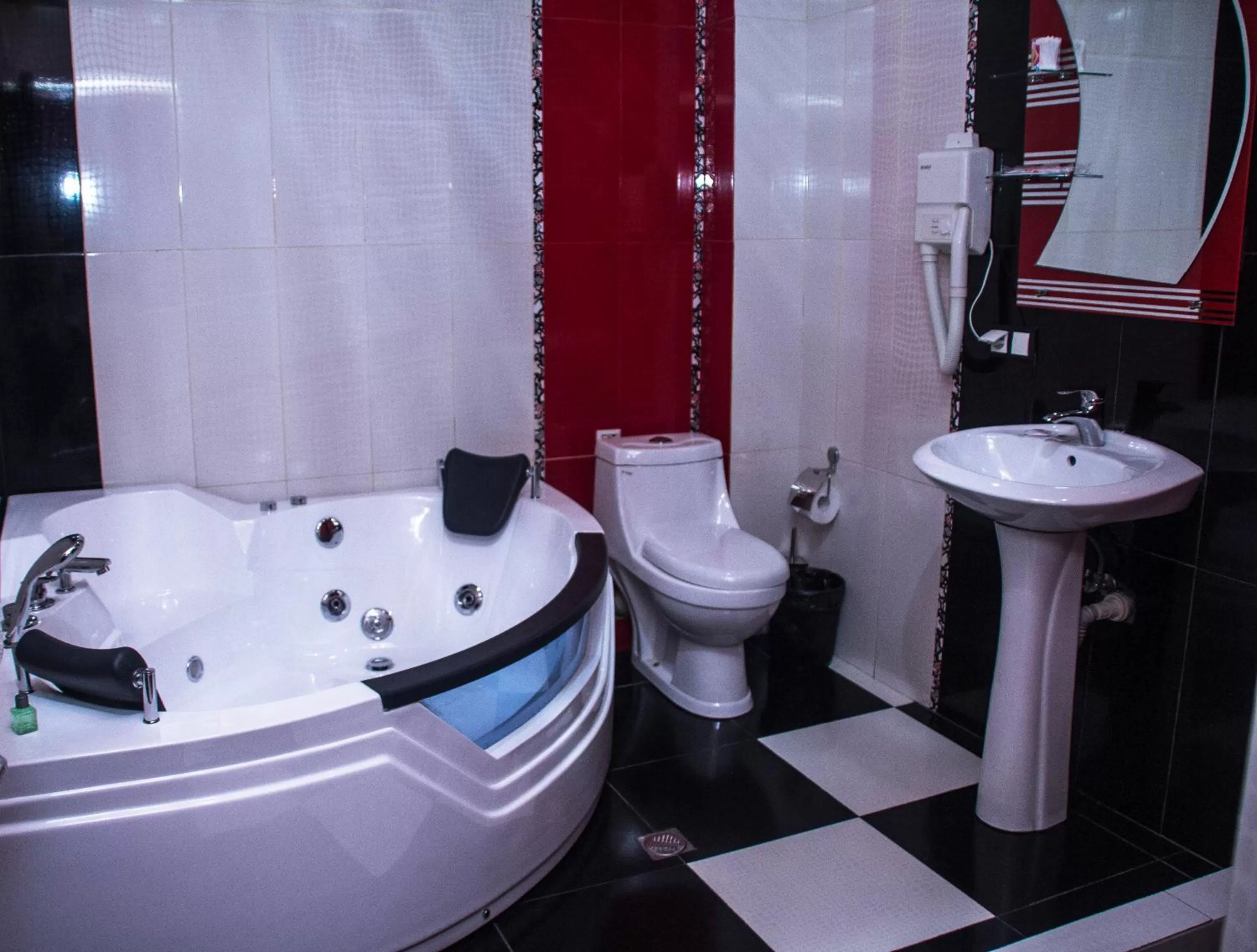 Shower, Bathroom in Mirage Hotel