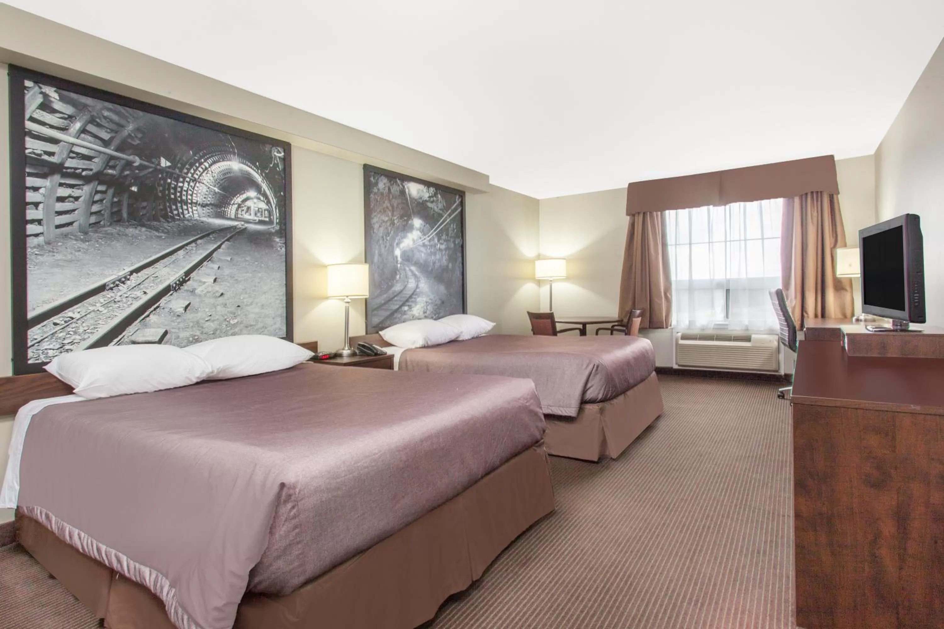 Photo of the whole room, Bed in Super 8 by Wyndham Red Lake ON