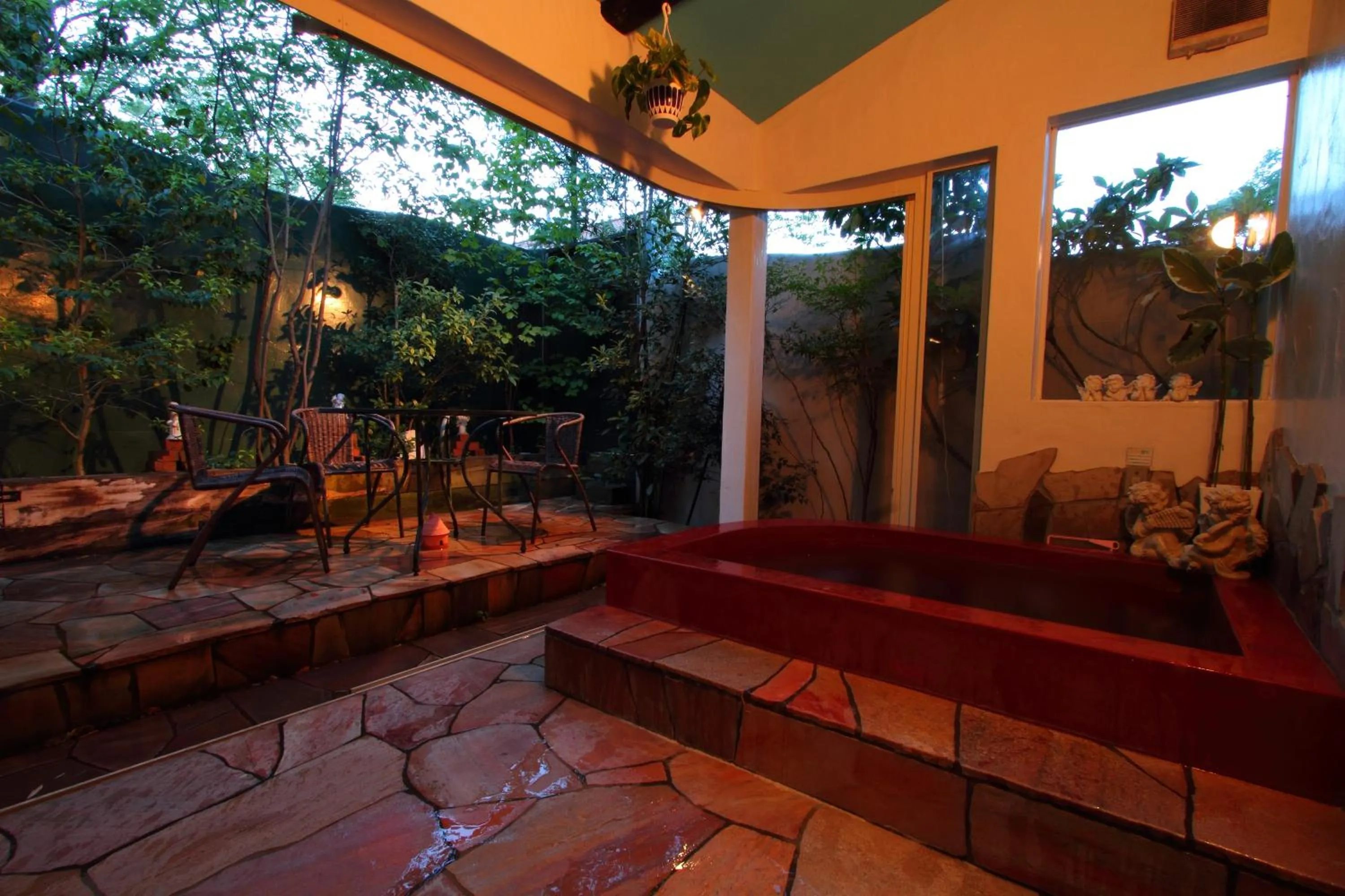 Open Air Bath in Scotch Court