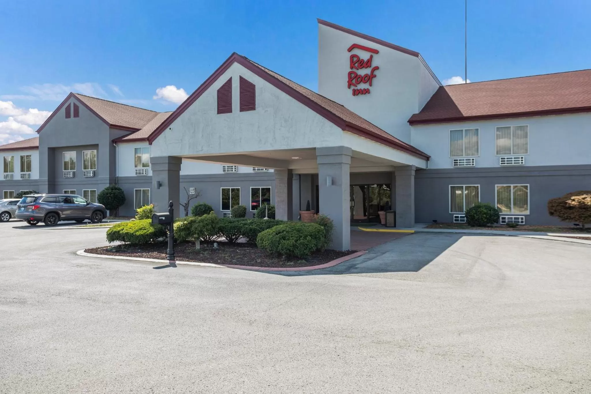 Property building in Red Roof Inn London I-75