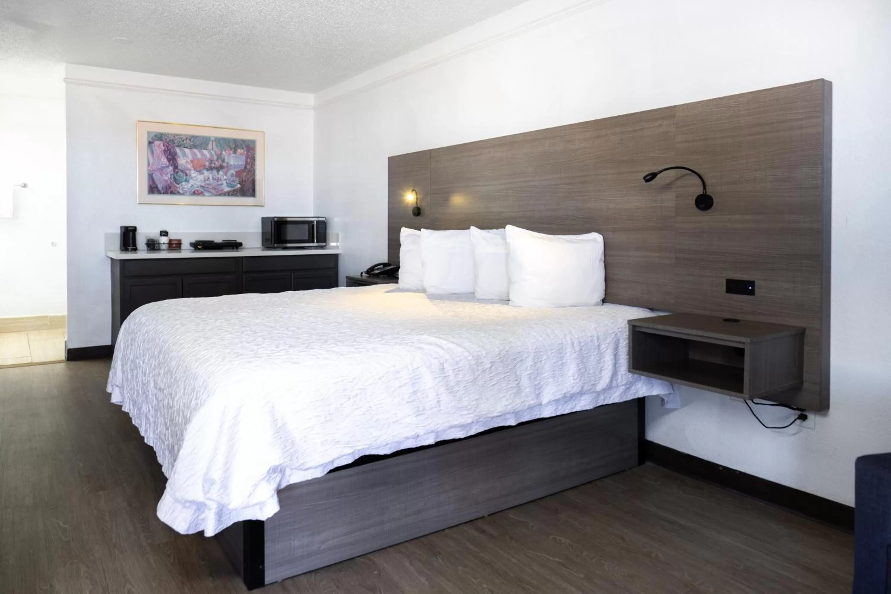 Bed in BAYMONT BY WYNDHAM