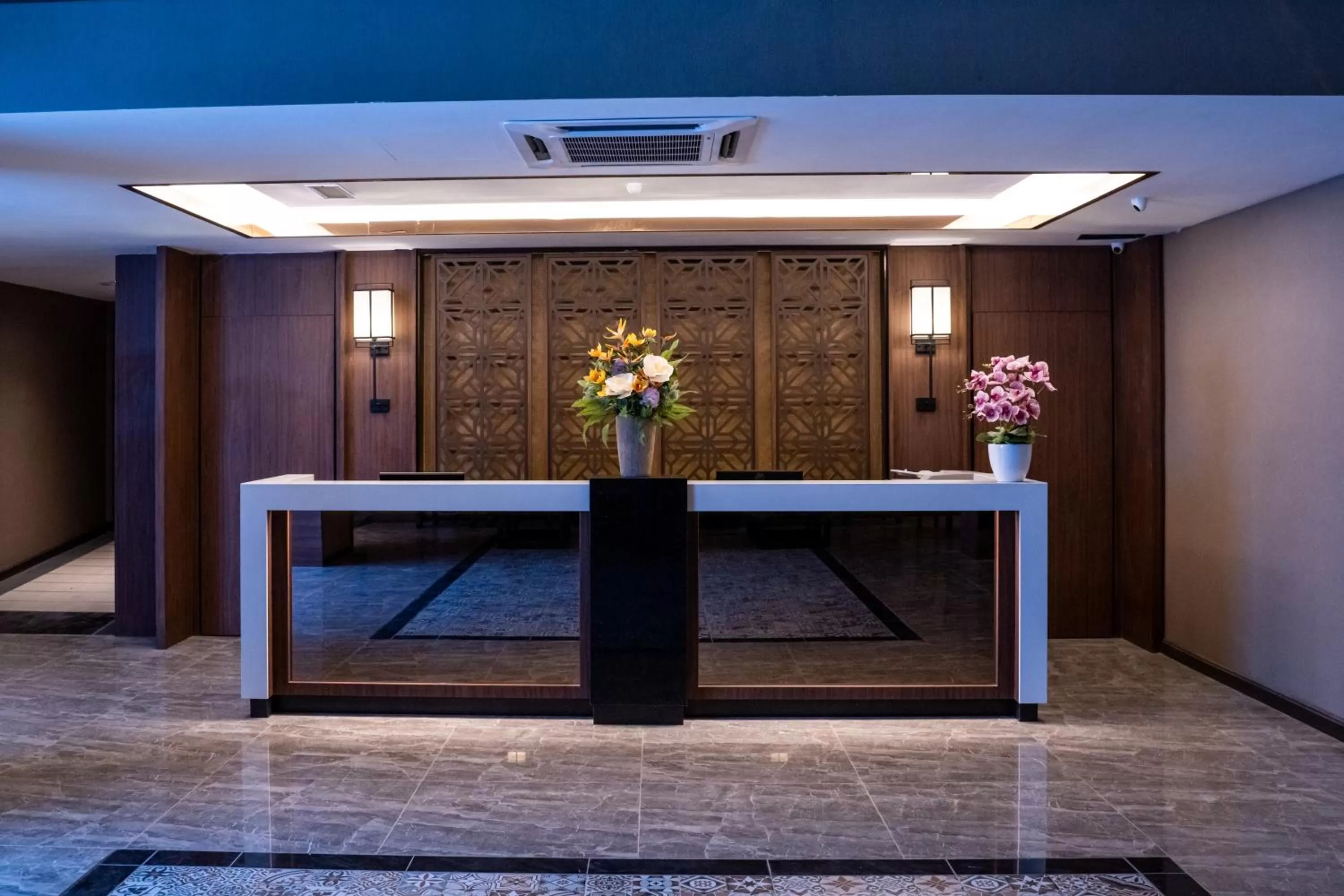 Lobby or reception in CHRISTEE SUITES HOTEL