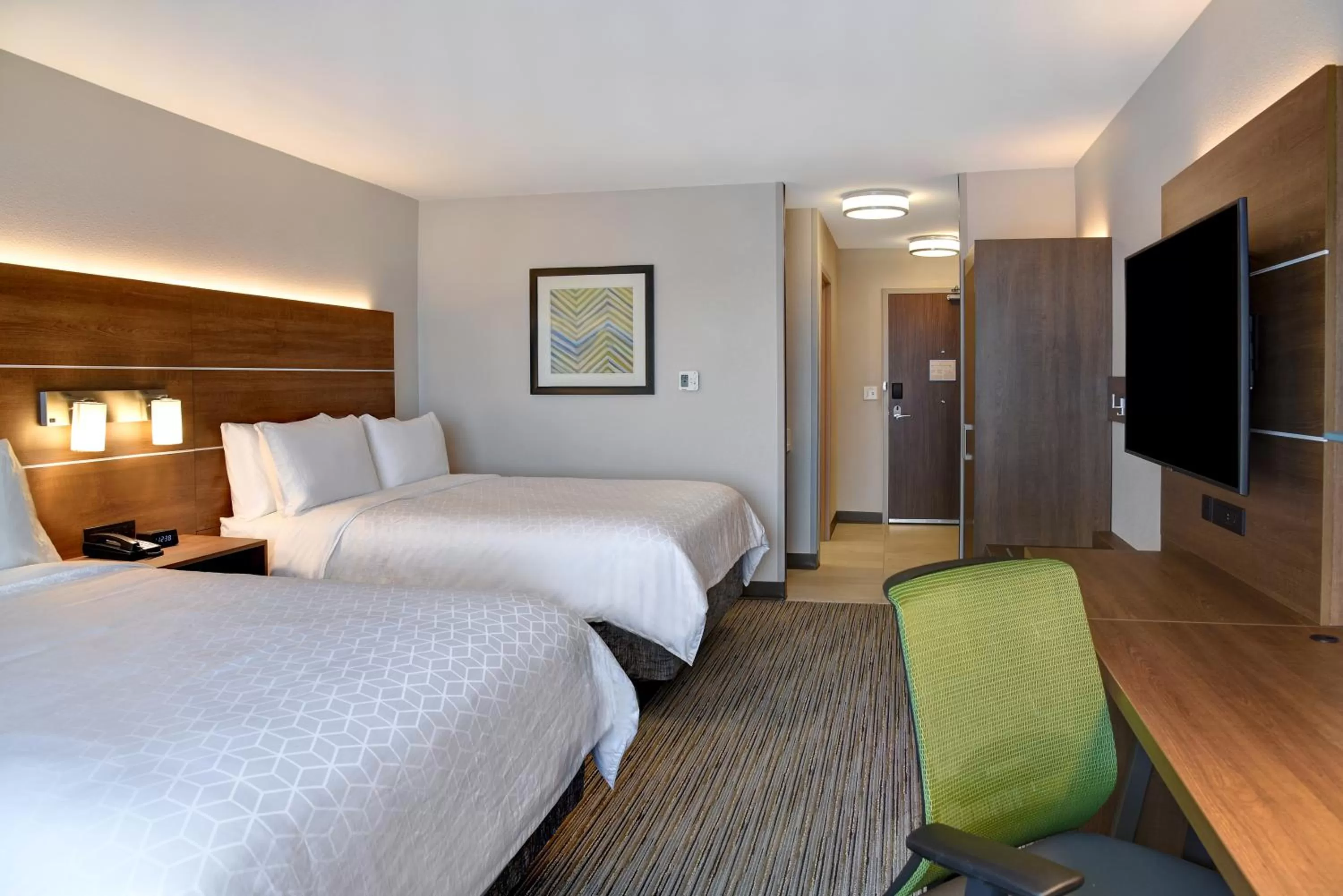Bed in Holiday Inn Express & Suites - Ottawa by IHG