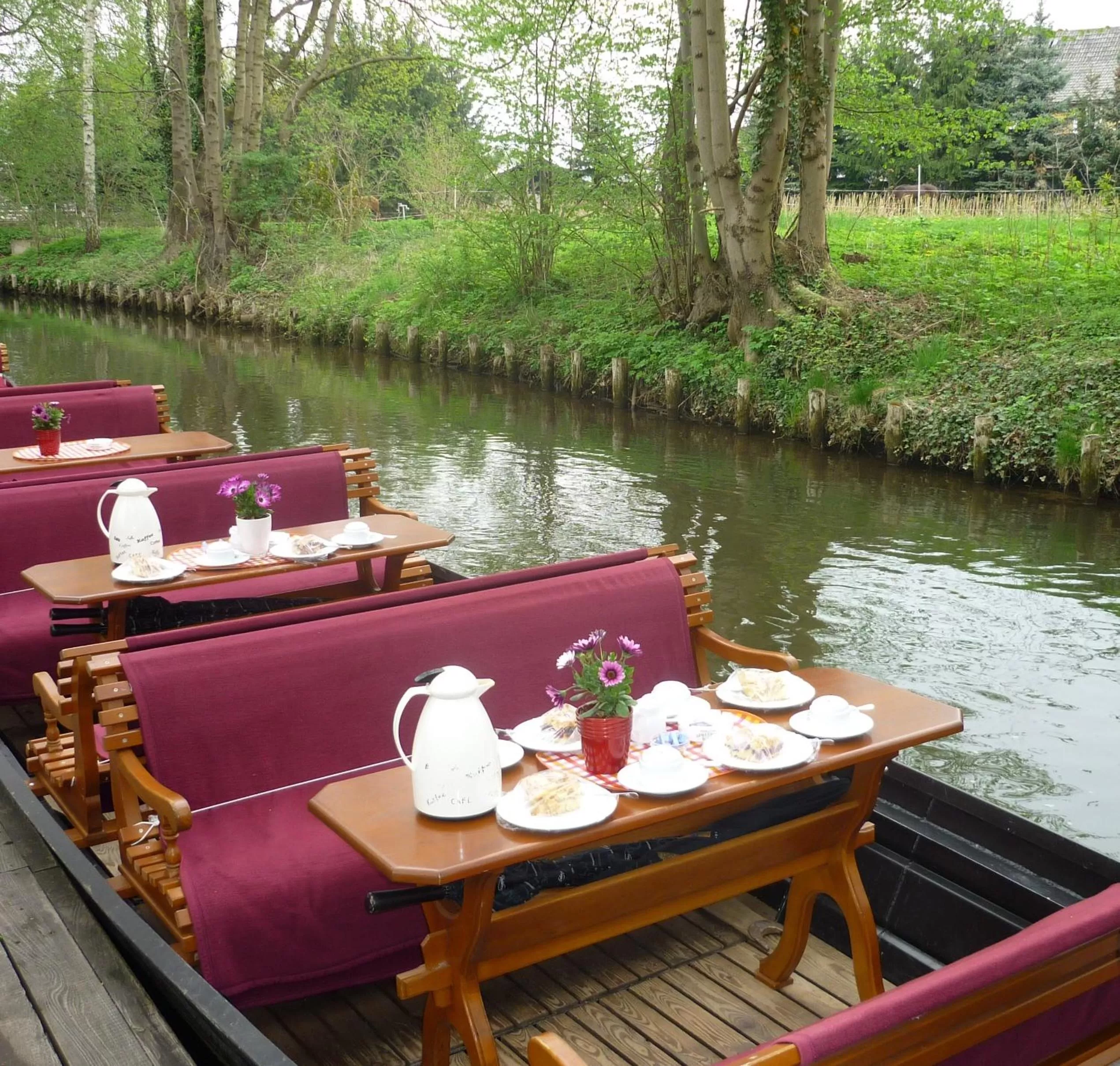 Canoeing, Restaurant/Places to Eat in Willmersdorfer Hof