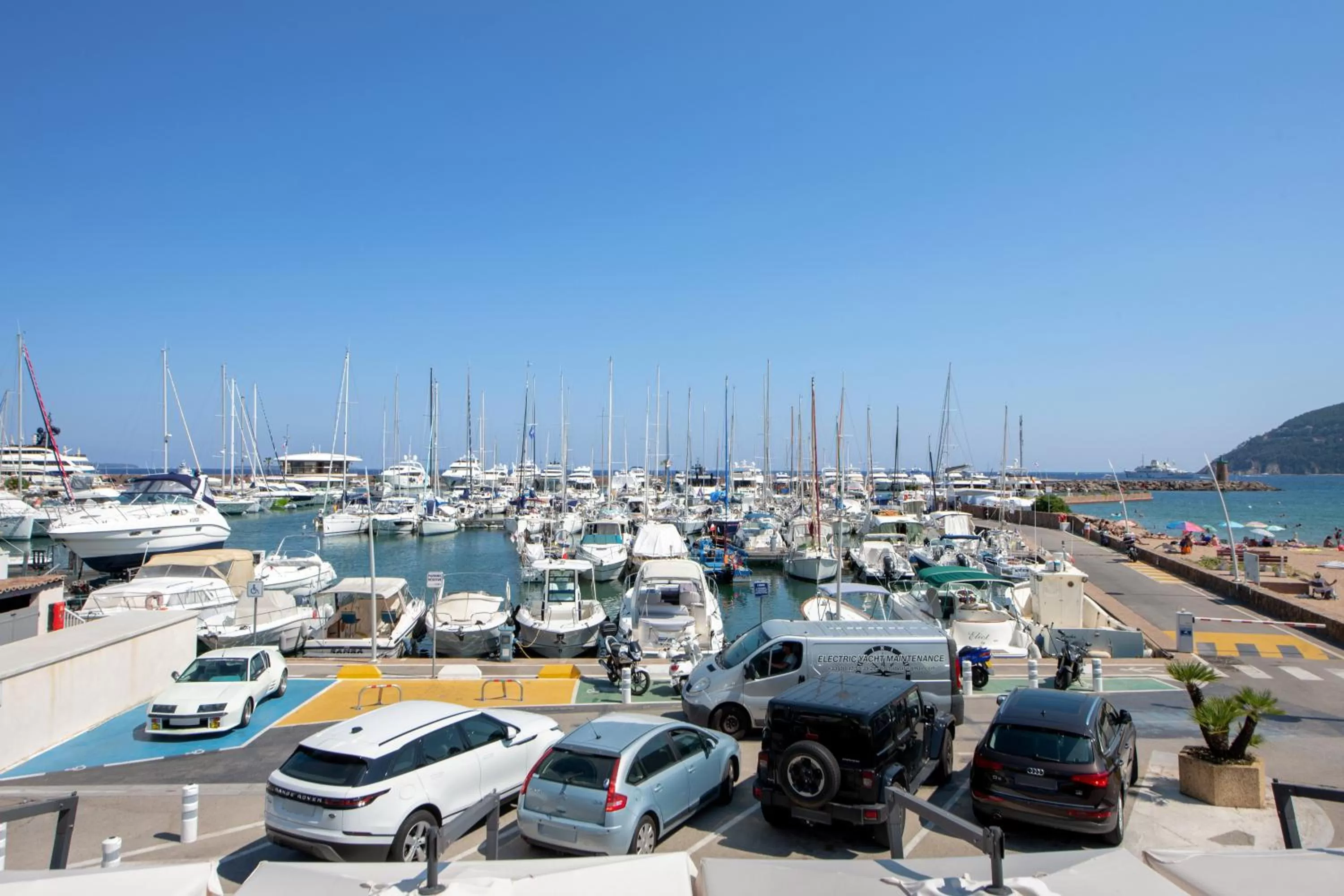 Neighbourhood in Comfort Aparthotel Mandelieu la Napoule Village