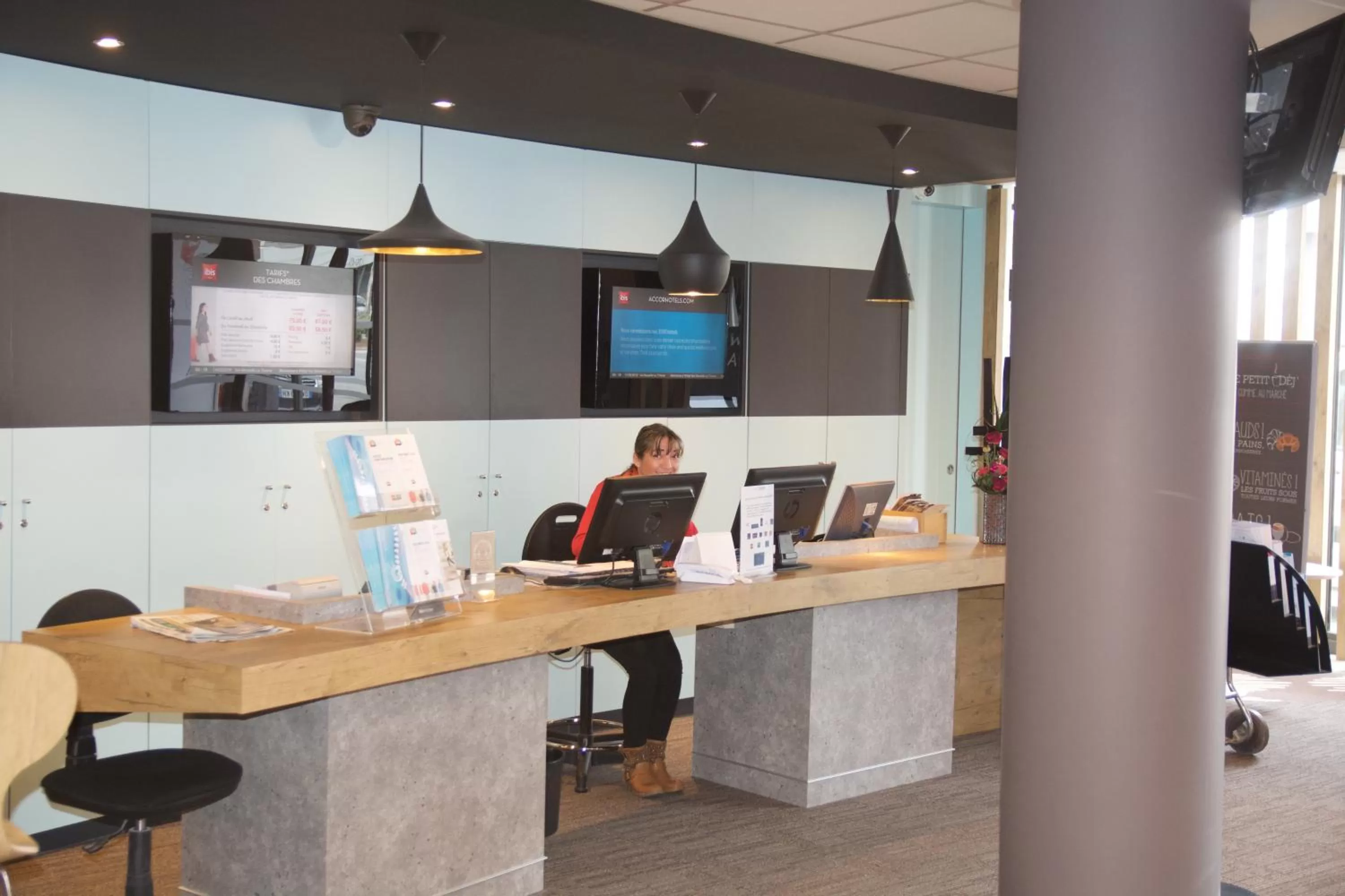 Lobby or reception in ibis Marseille Timone