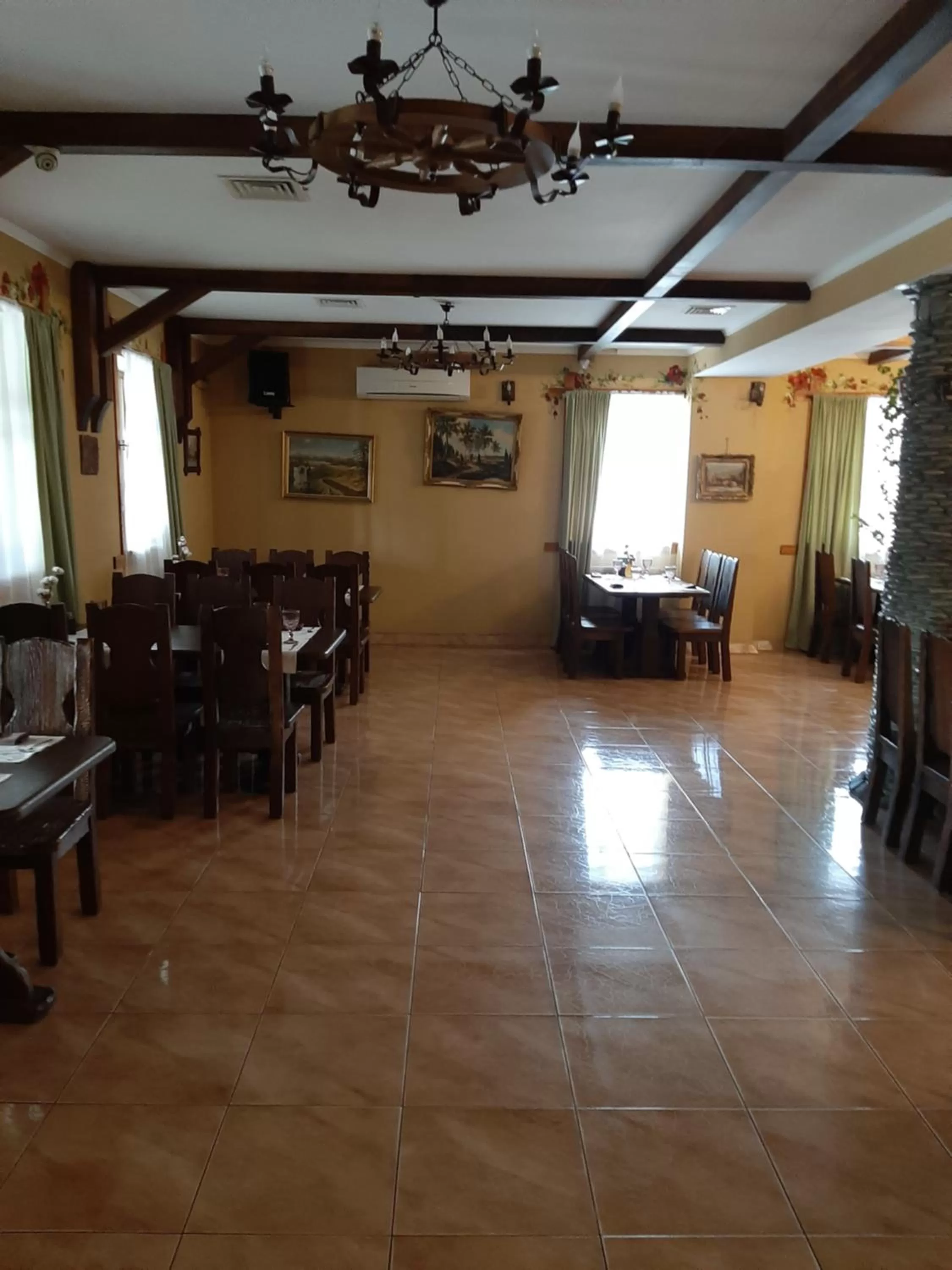 Restaurant/places to eat in Stara Vezha Hotel