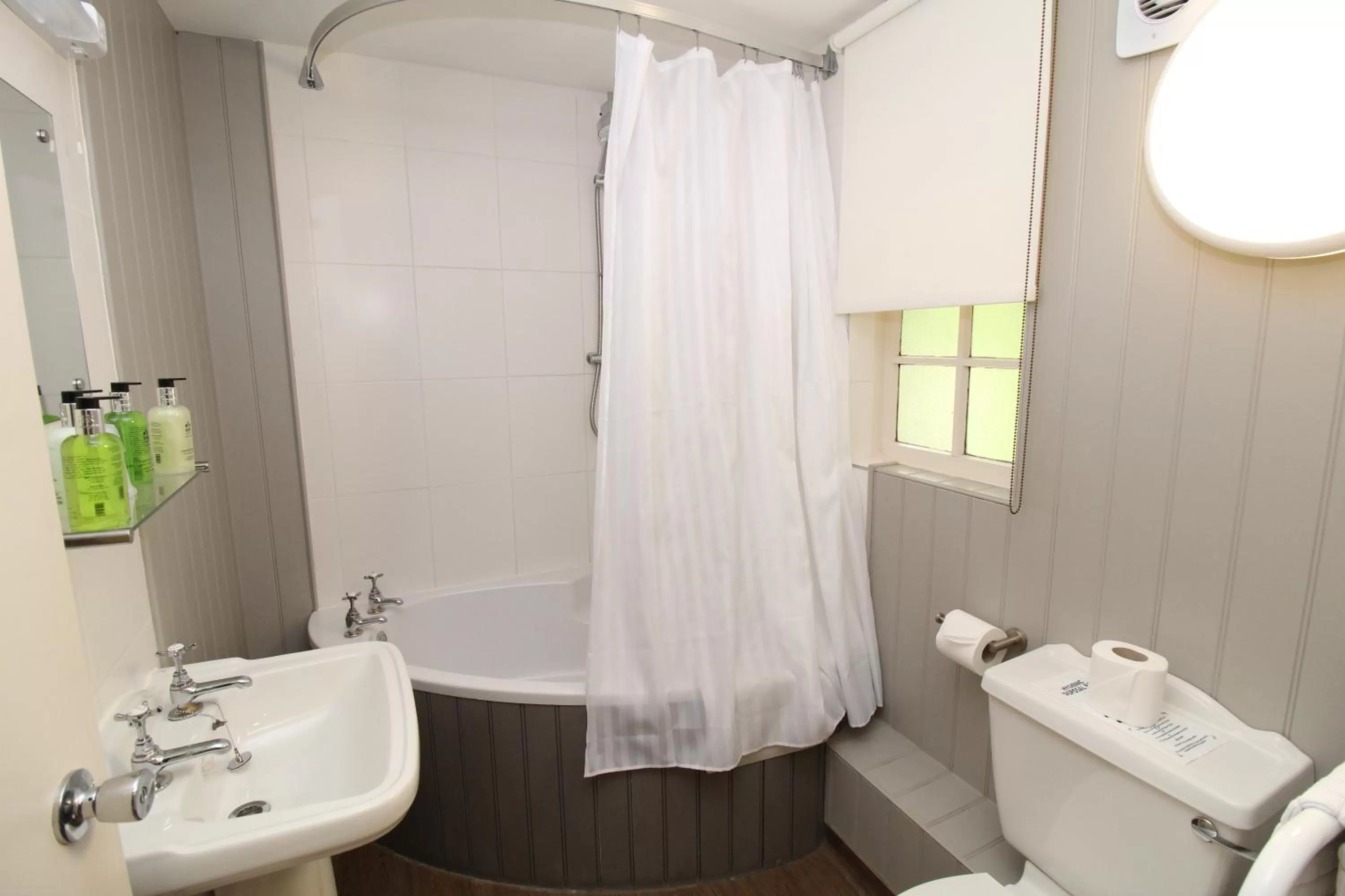 Bathroom in The Conningbrook Hotel