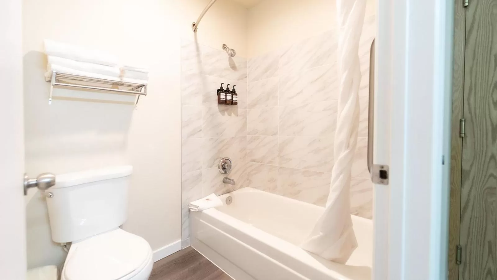 Shower in Ocean Star Inn