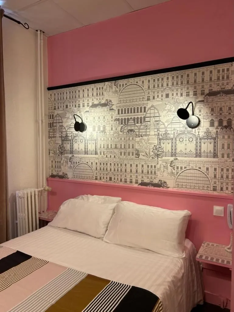 Bed in Hôtel de la Croix-Rousse