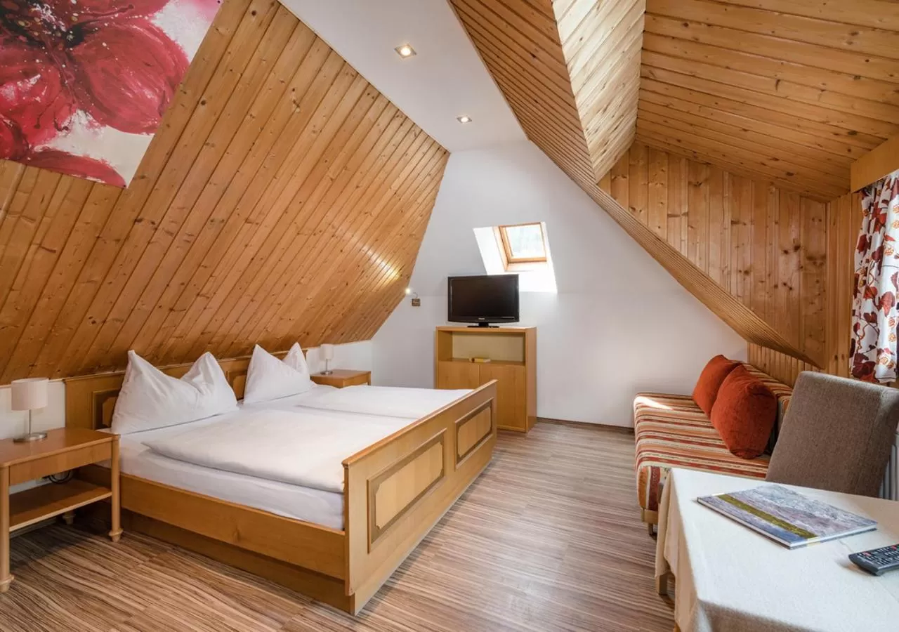 Photo of the whole room, Bed in GRUBERS, Hotel Appartments Gastein