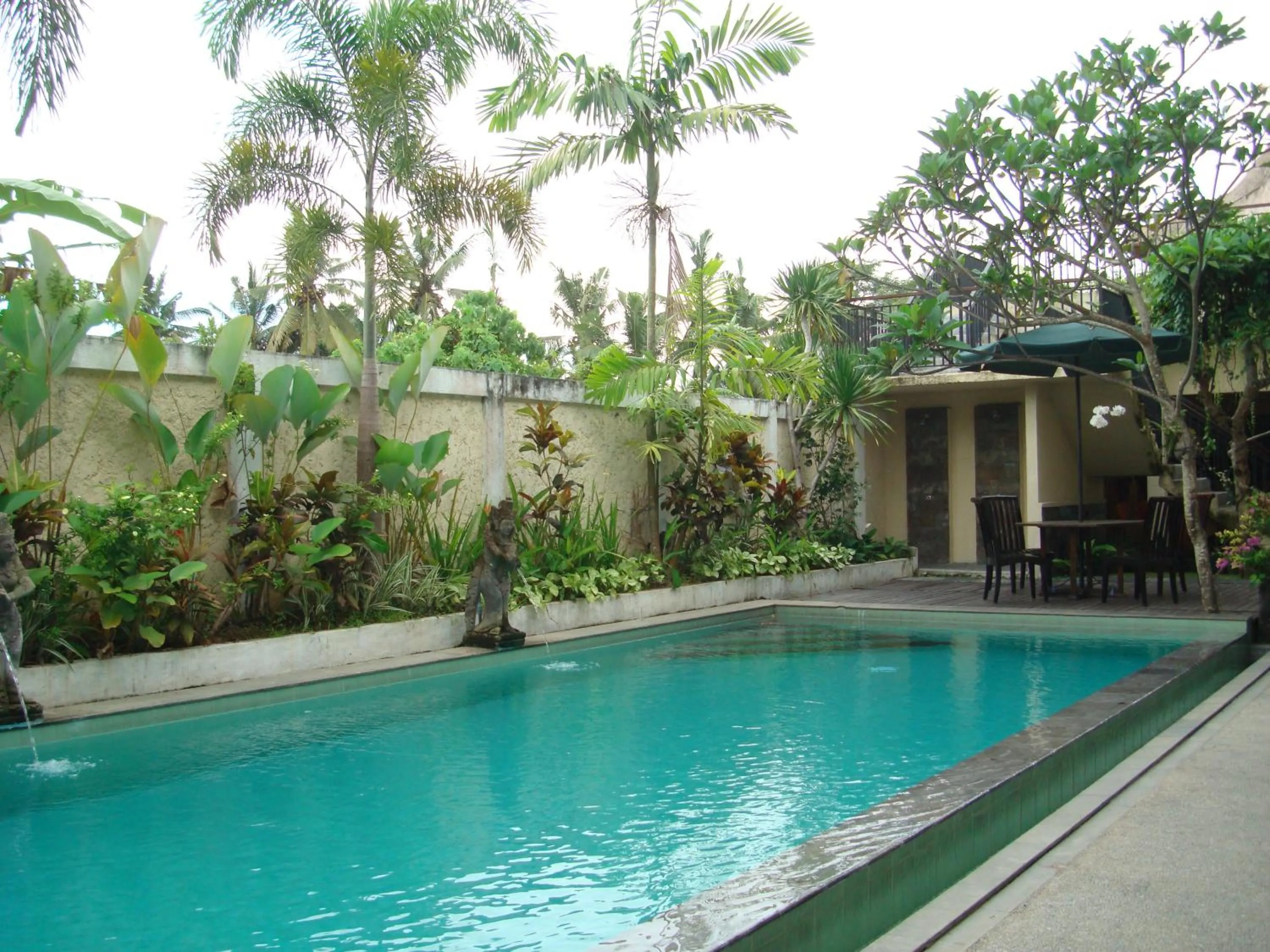 Swimming pool in Anini Raka Resort & Spa