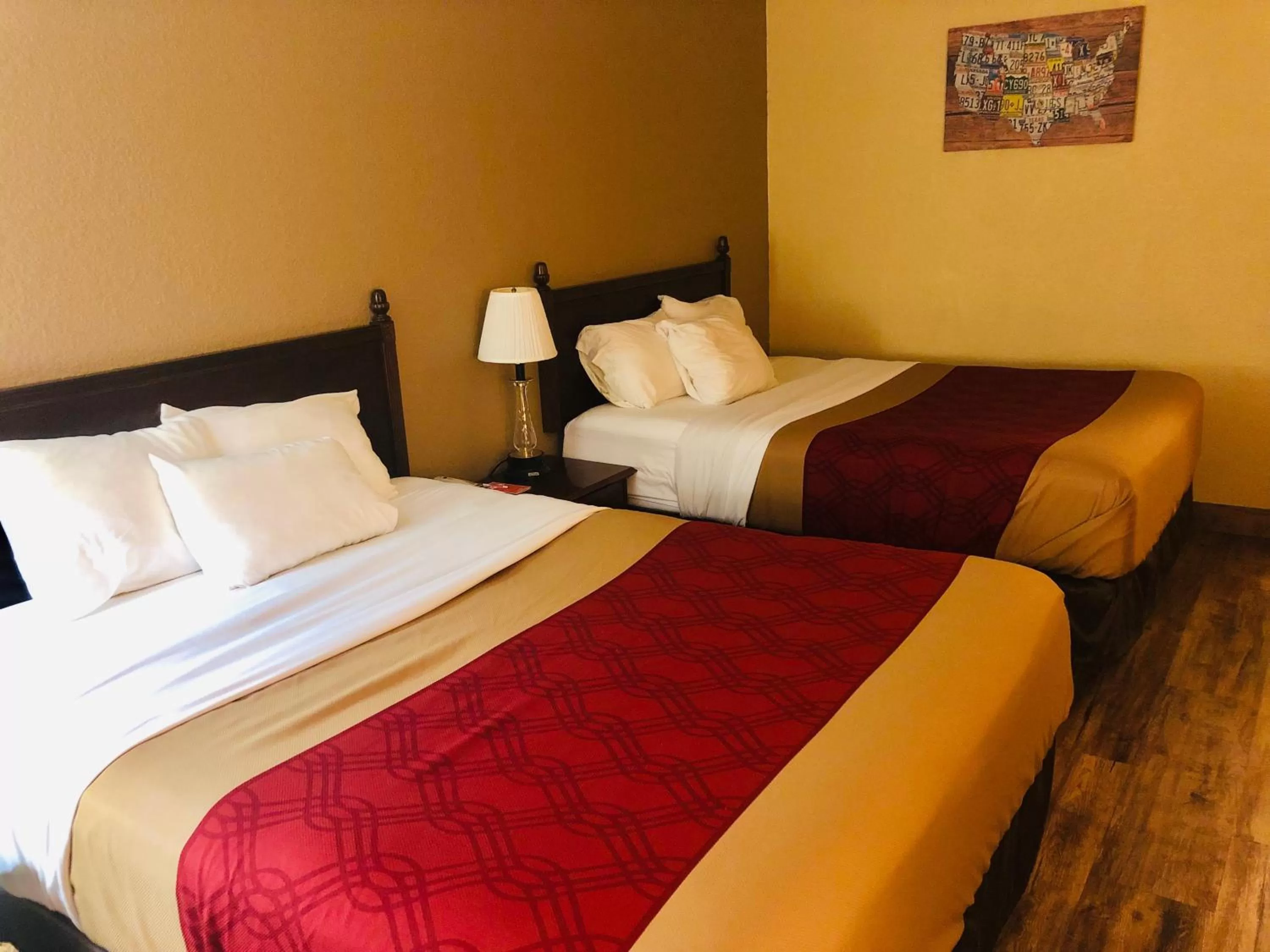 Bedroom in Econo Lodge Albert Lea