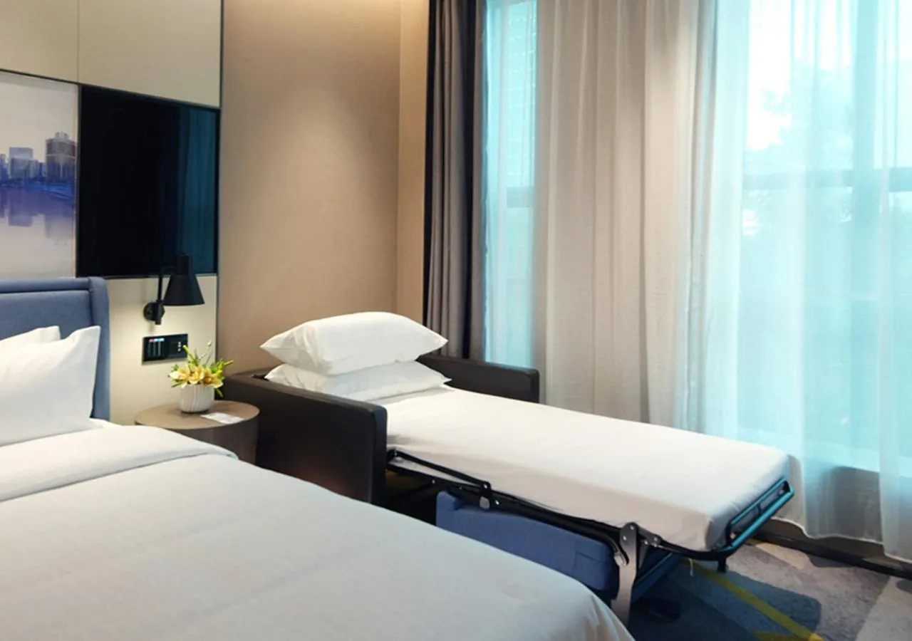 Bed in Hampton by Hilton Guangzhou Tianhe Sports Center