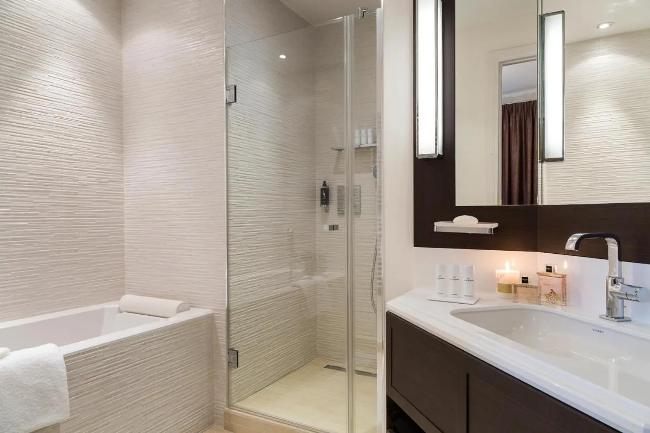 Shower in Hôtel Barrière Le Royal Deauville