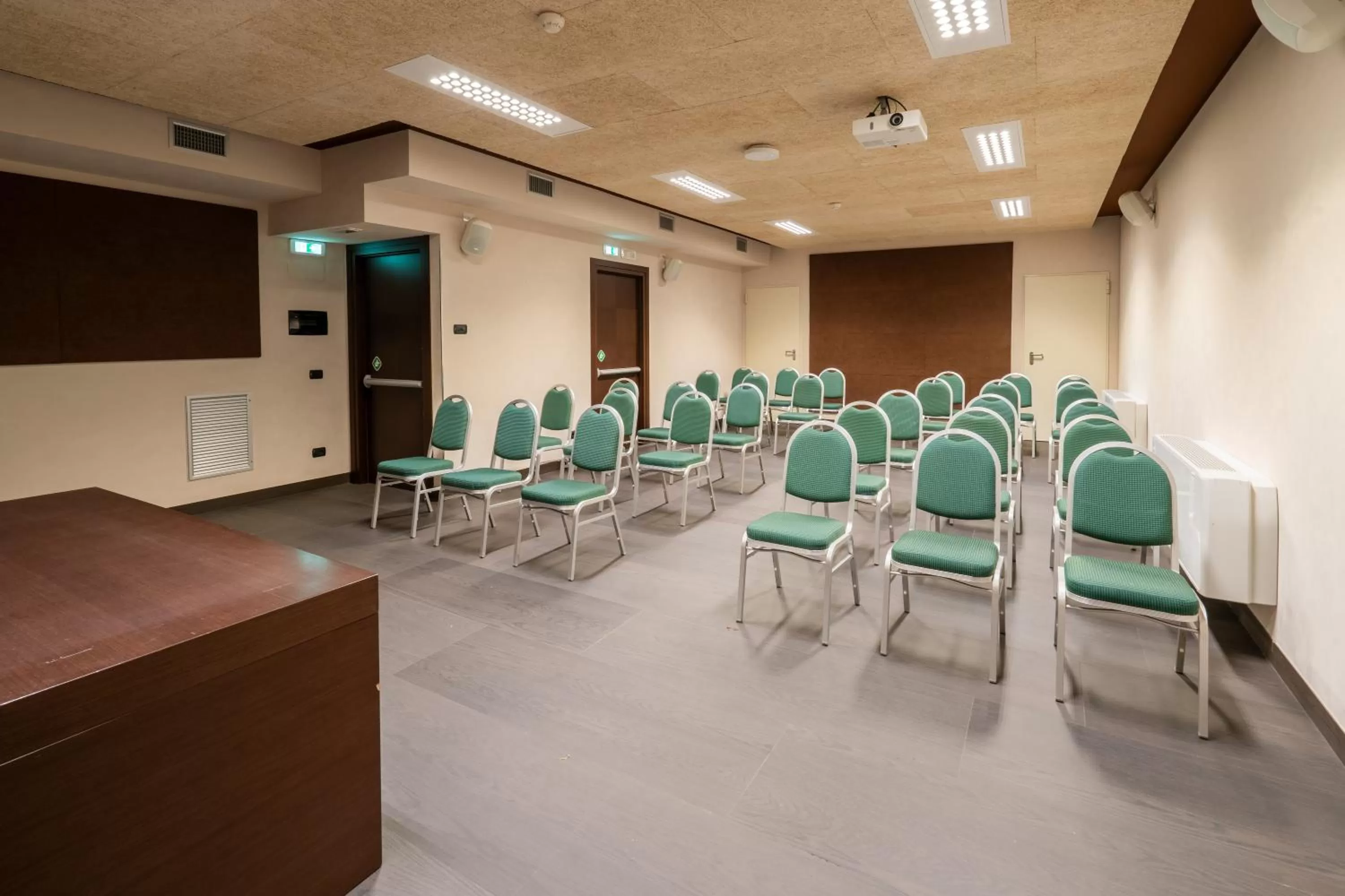 Meeting/conference room in Hotel Des Etrangers