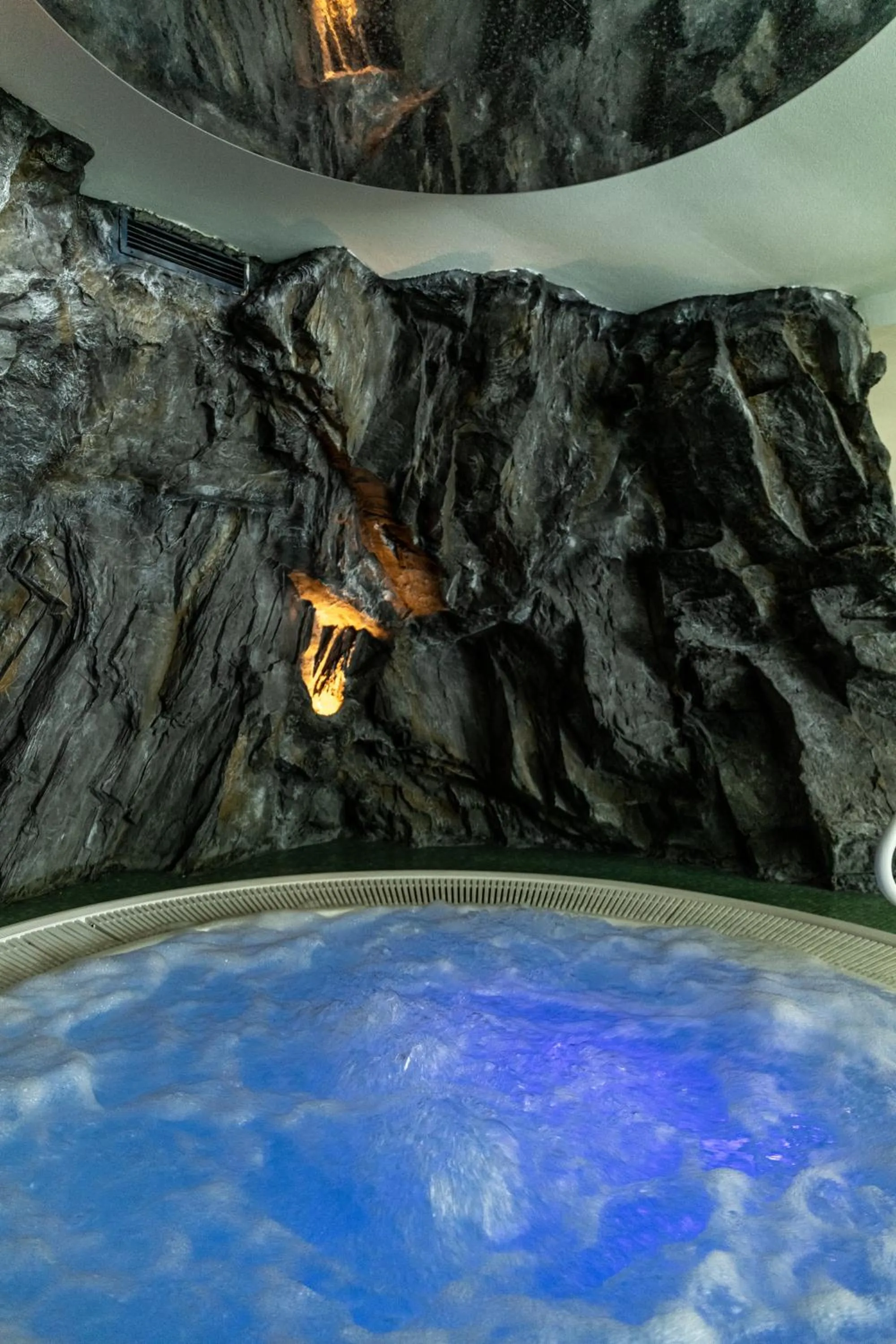 Hot Tub in Hotel Saalbacher Hof